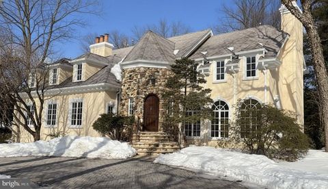 Photo of 19 Glenview Drive, WARREN, NJ 07059 (MLS # NJSO2005234)