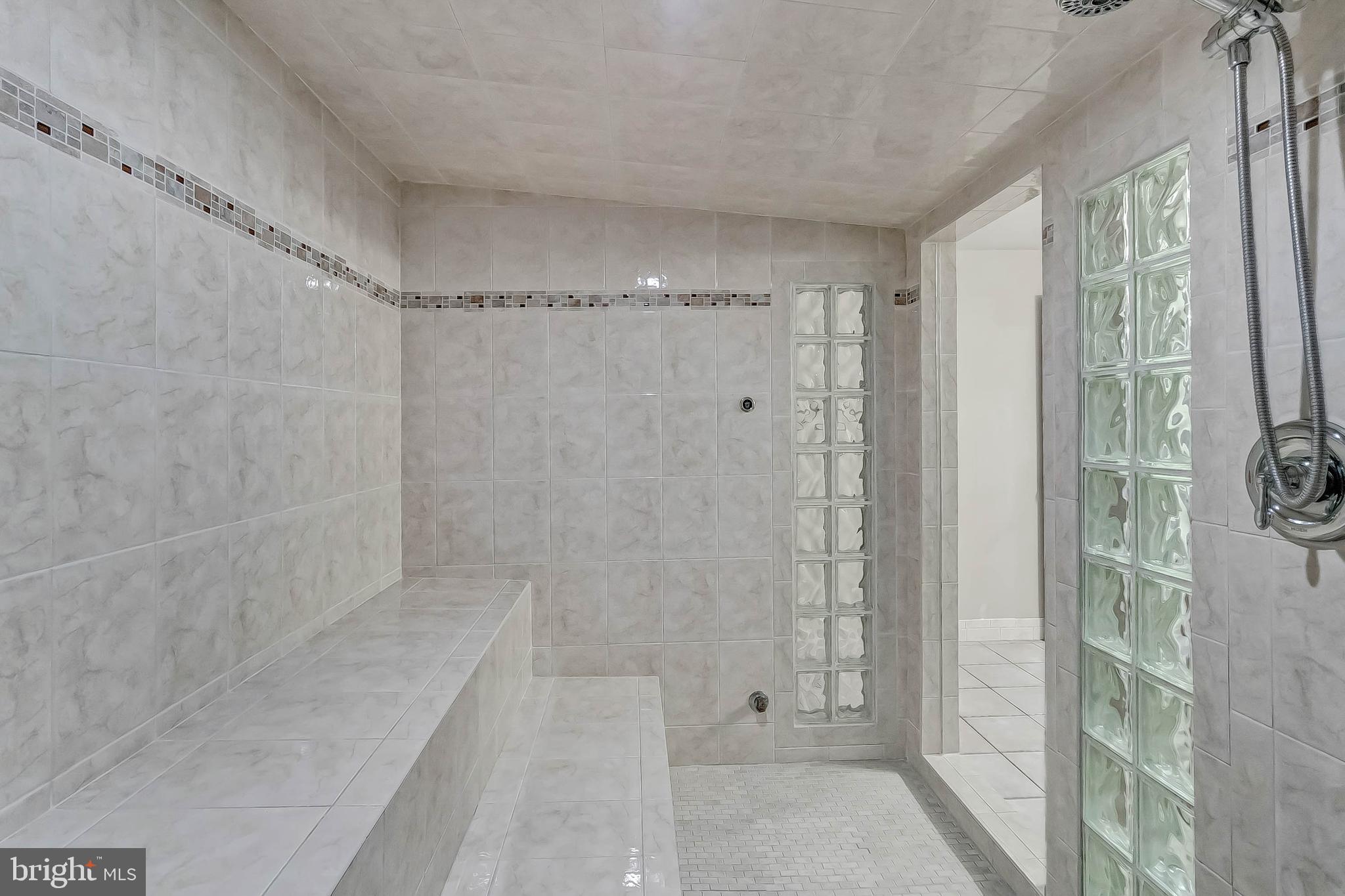 HAMPTON FOREST - Residential