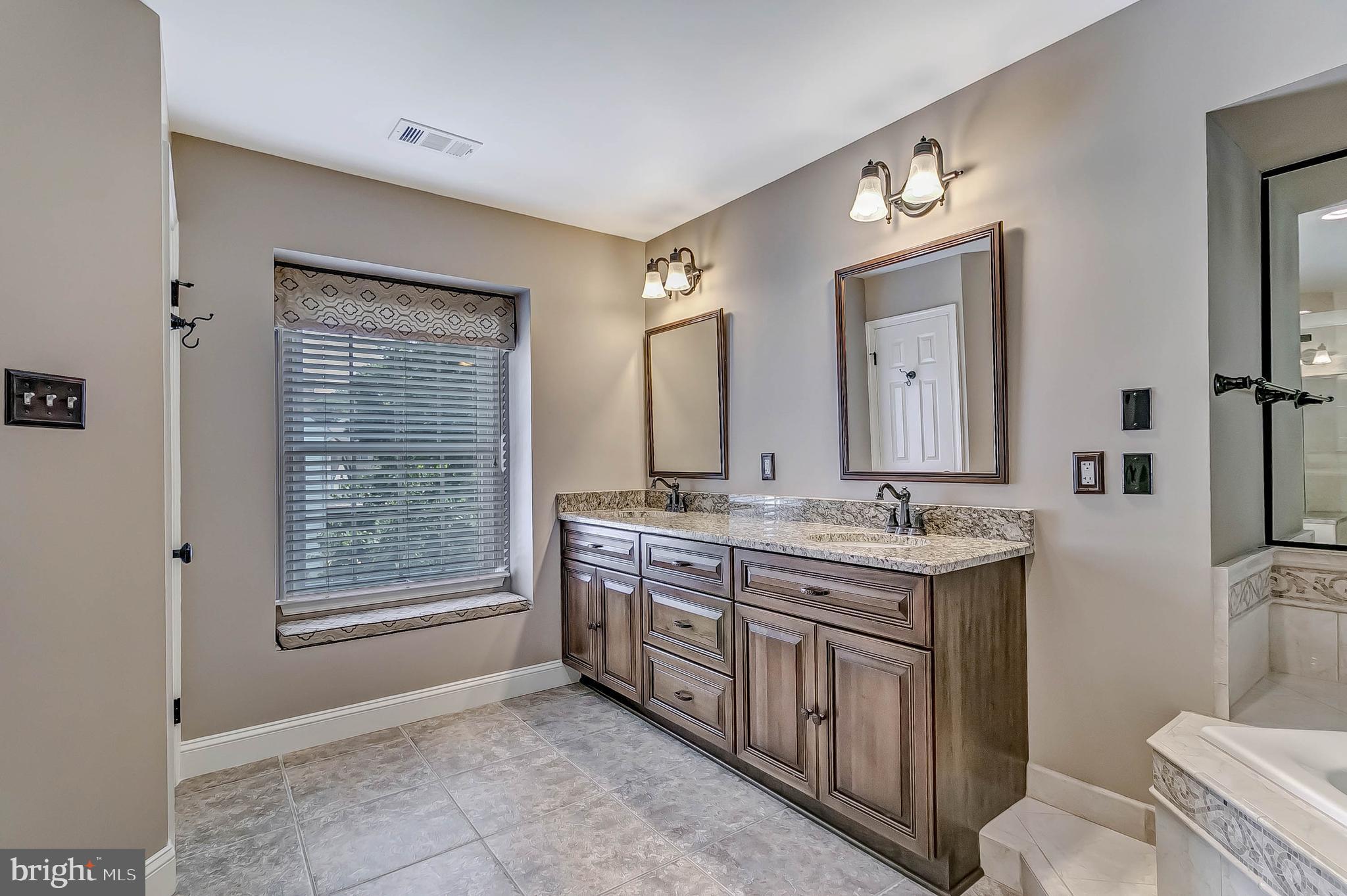 HAMPTON FOREST - Residential