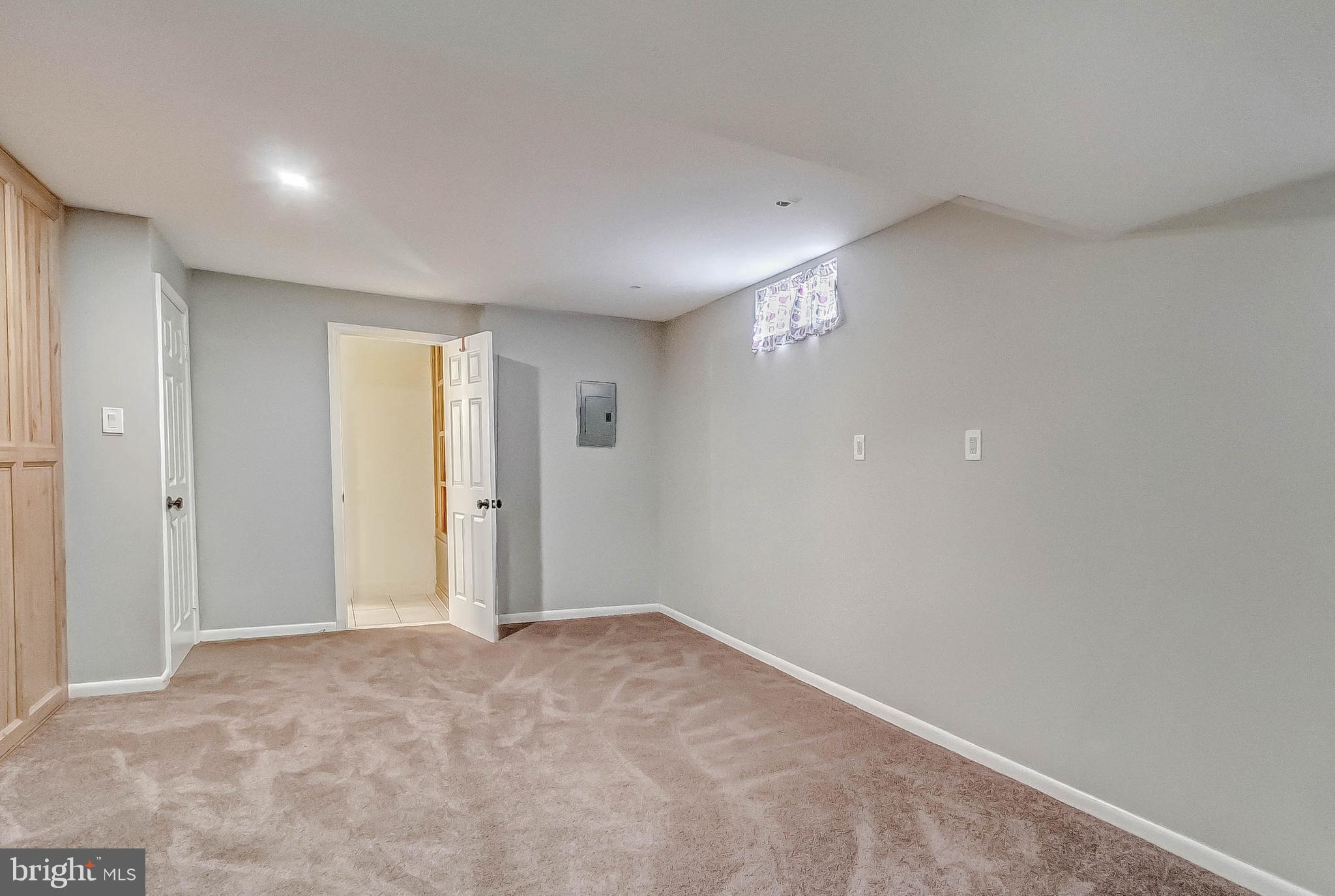 HAMPTON FOREST - Residential