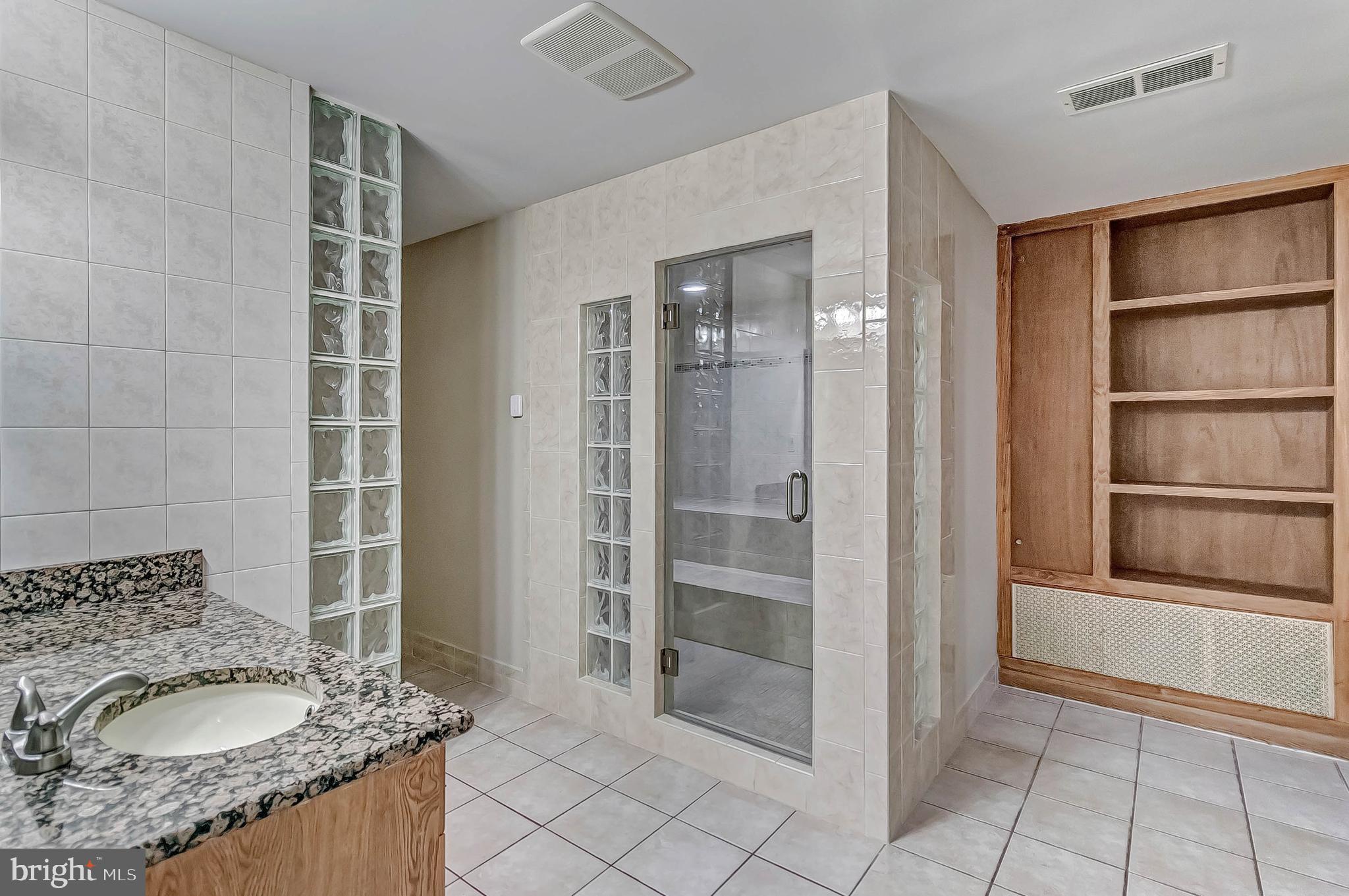 HAMPTON FOREST - Residential