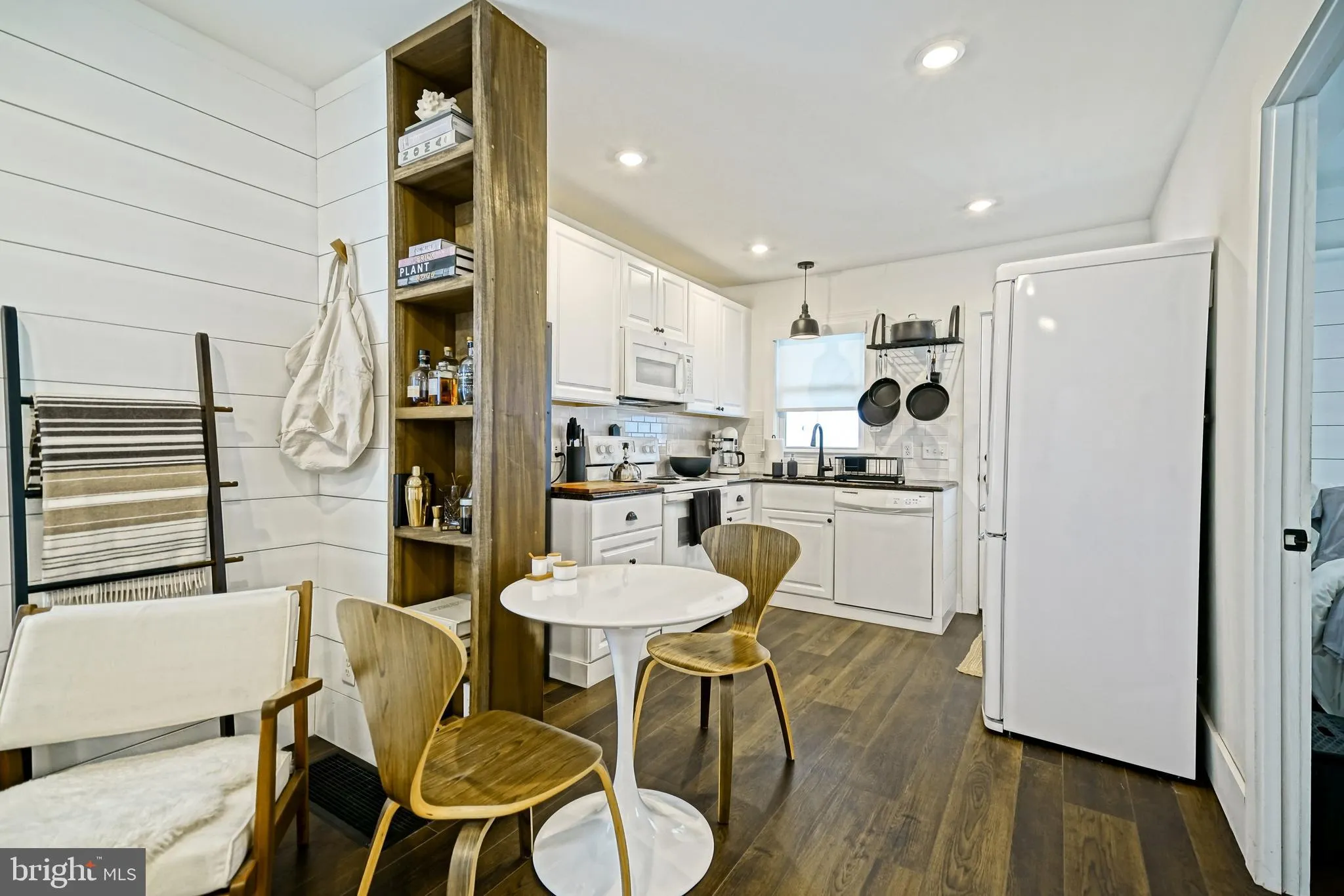 Rehoboth Beach, Delaware 19971, United States, 2 Bedrooms Bedrooms, ,1 BathroomBathrooms,Residential,Active,160375