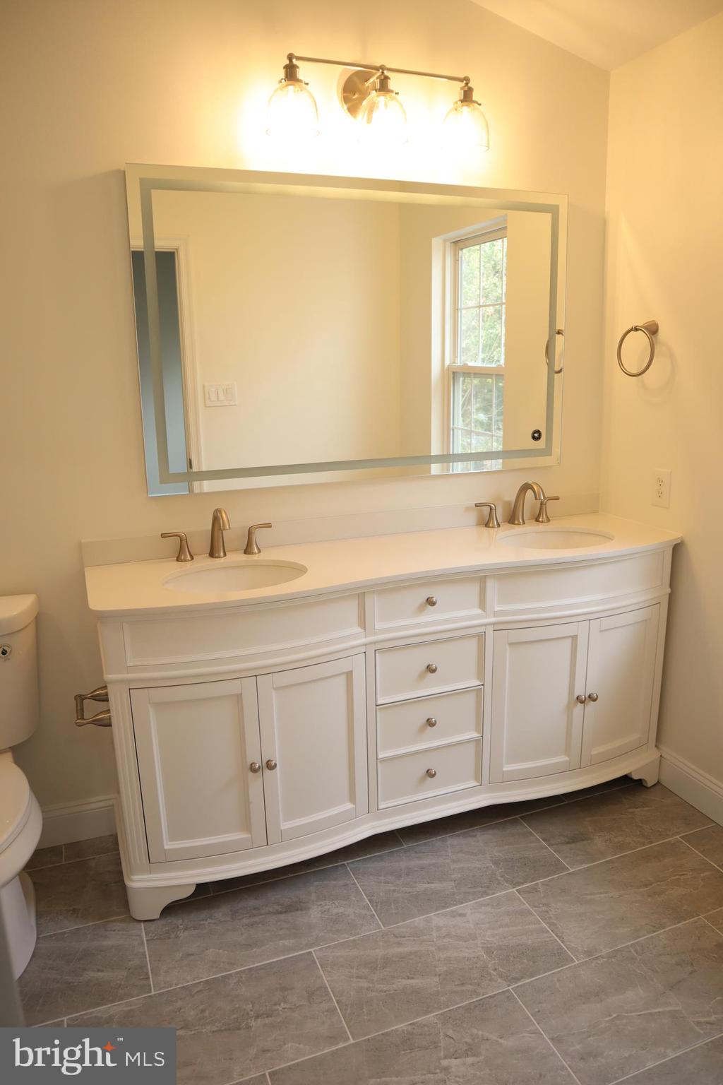 GERMANTOWN ESTATES - Residential Lease