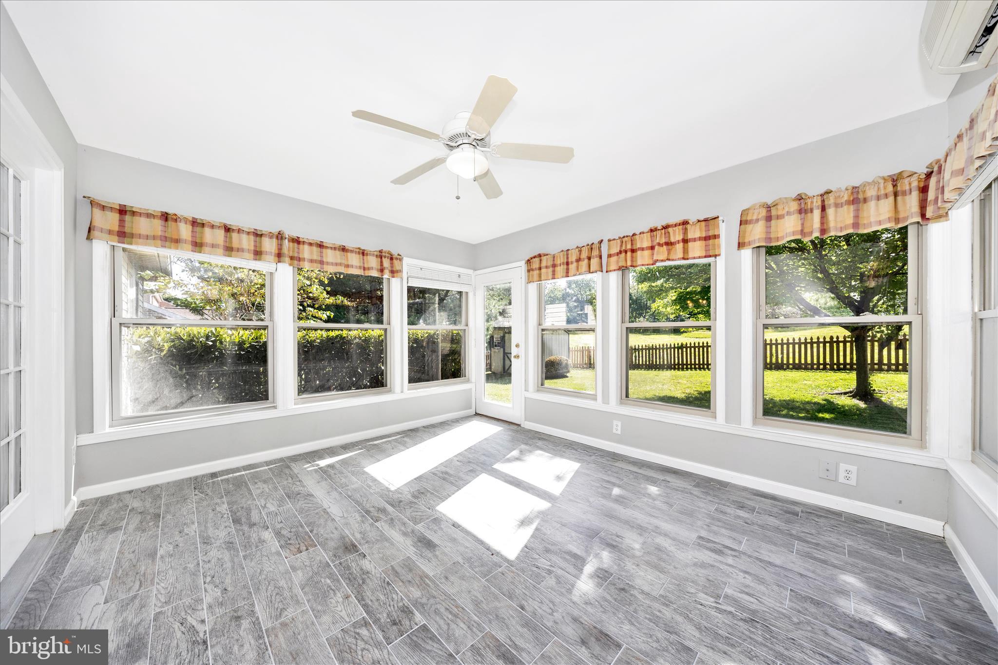 COLONIAL PARK EAST - Residential