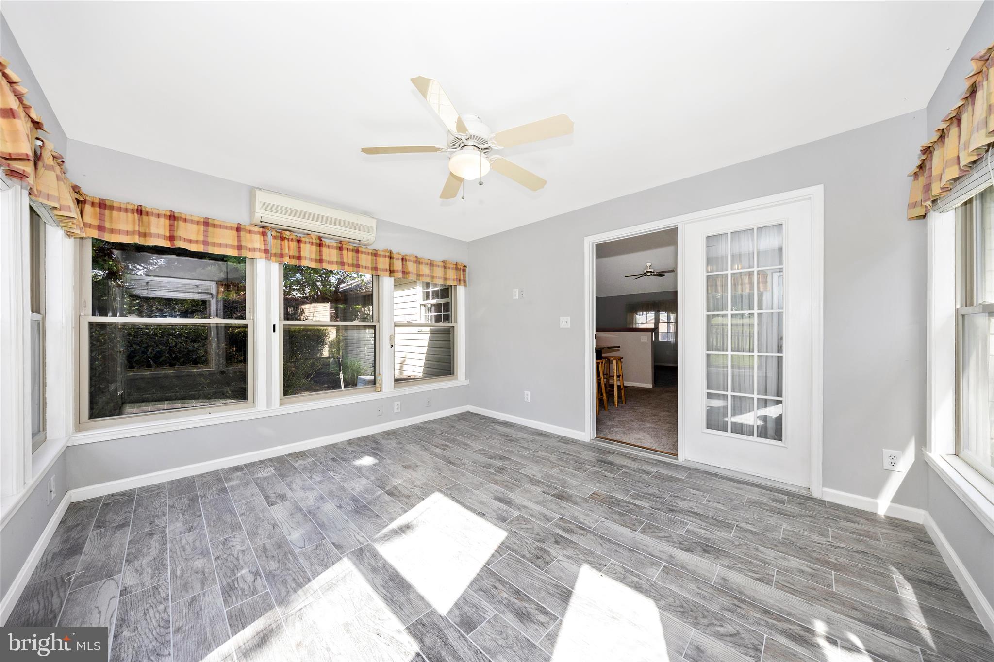 COLONIAL PARK EAST - Residential