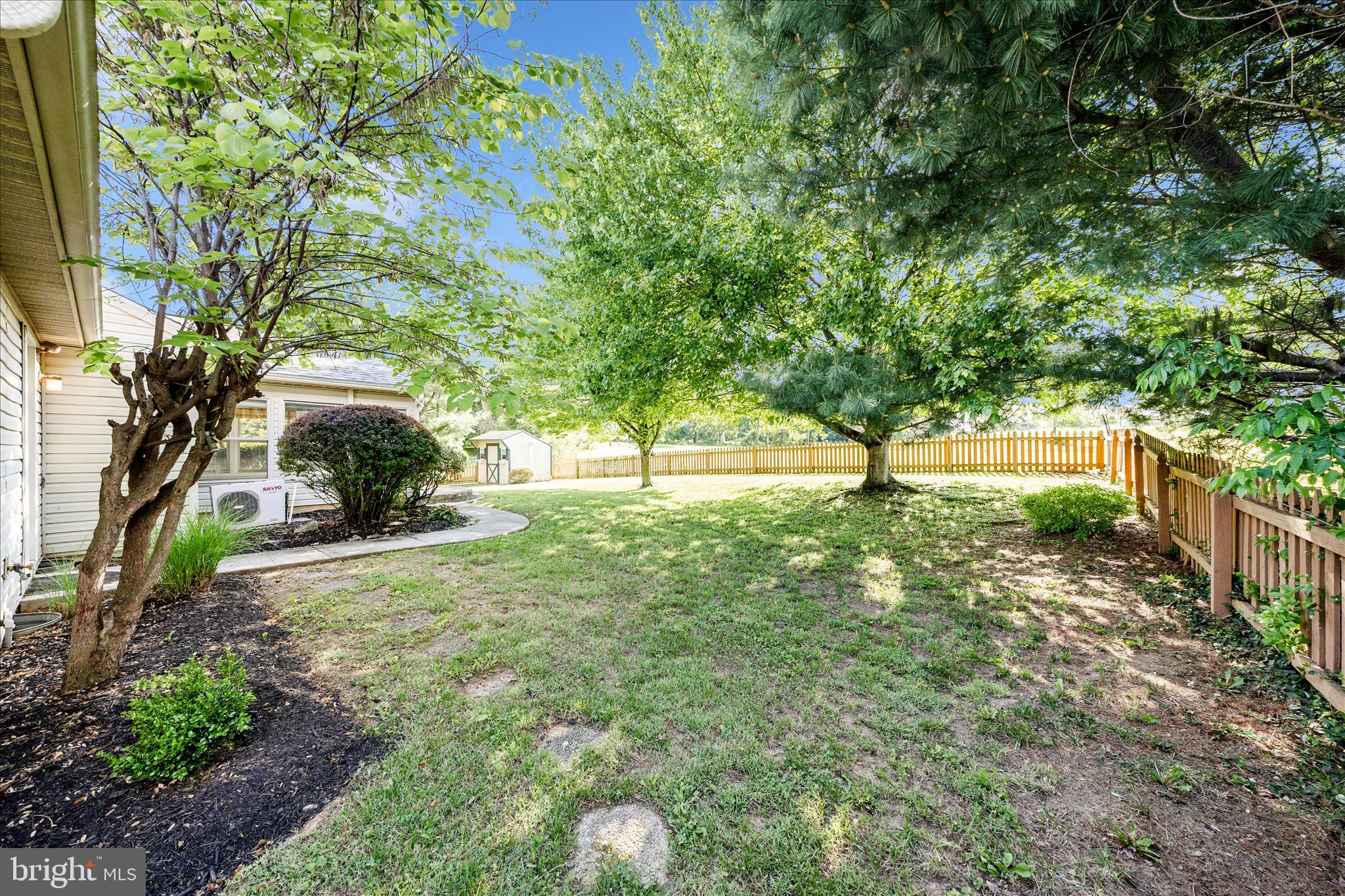 COLONIAL PARK EAST - Residential