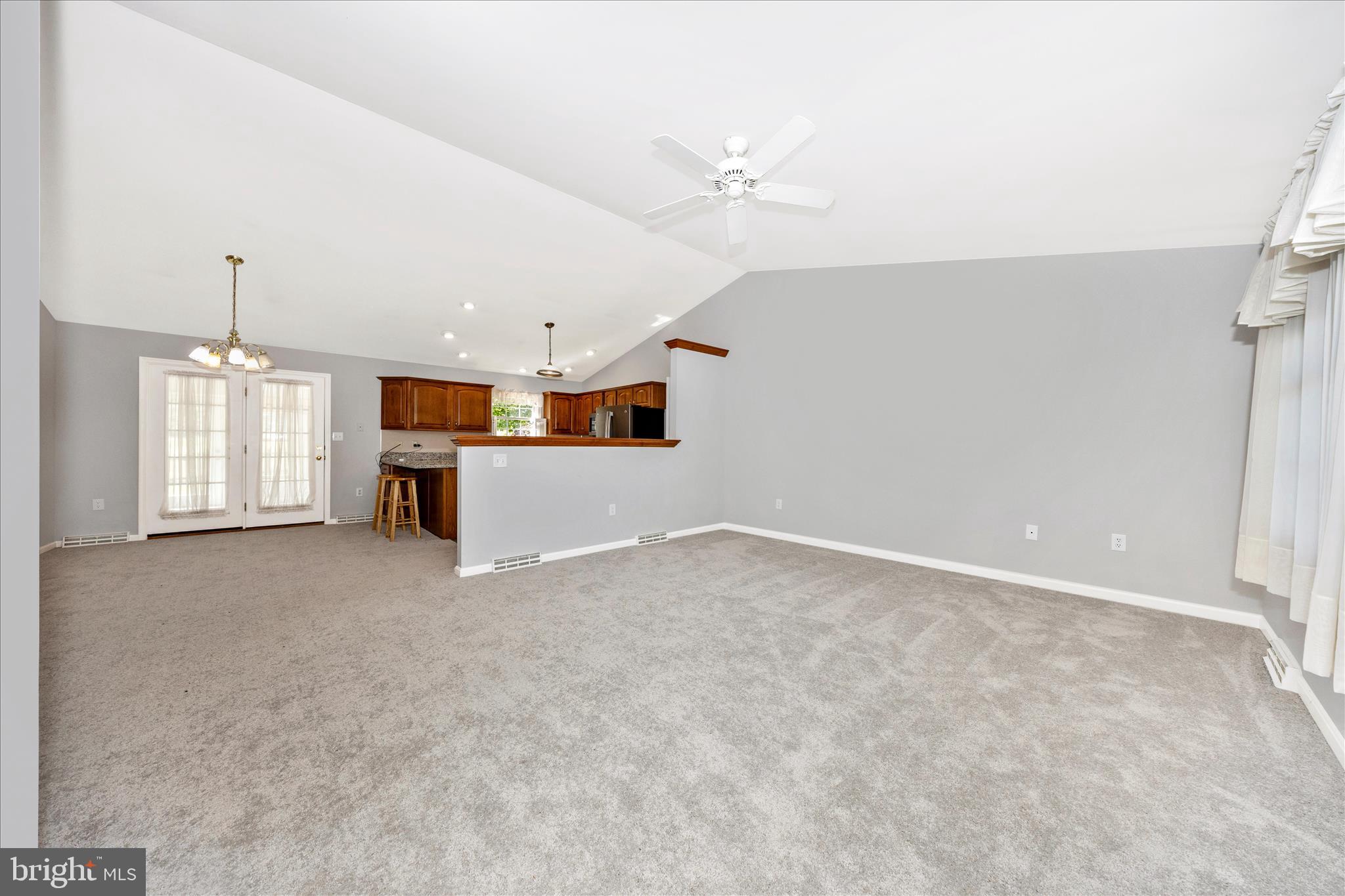 COLONIAL PARK EAST - Residential