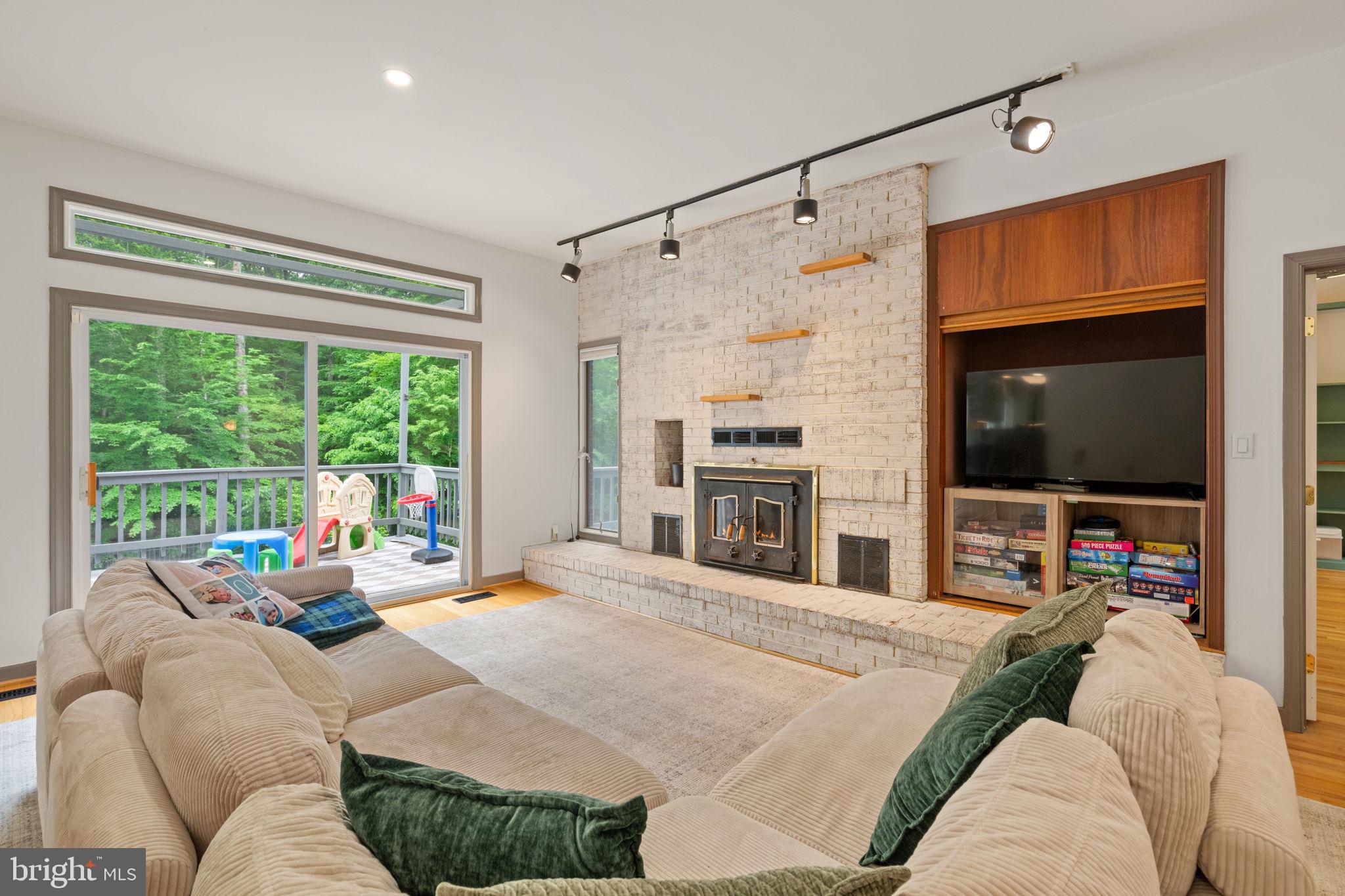 DOMINION VALLEY HUNT - Residential