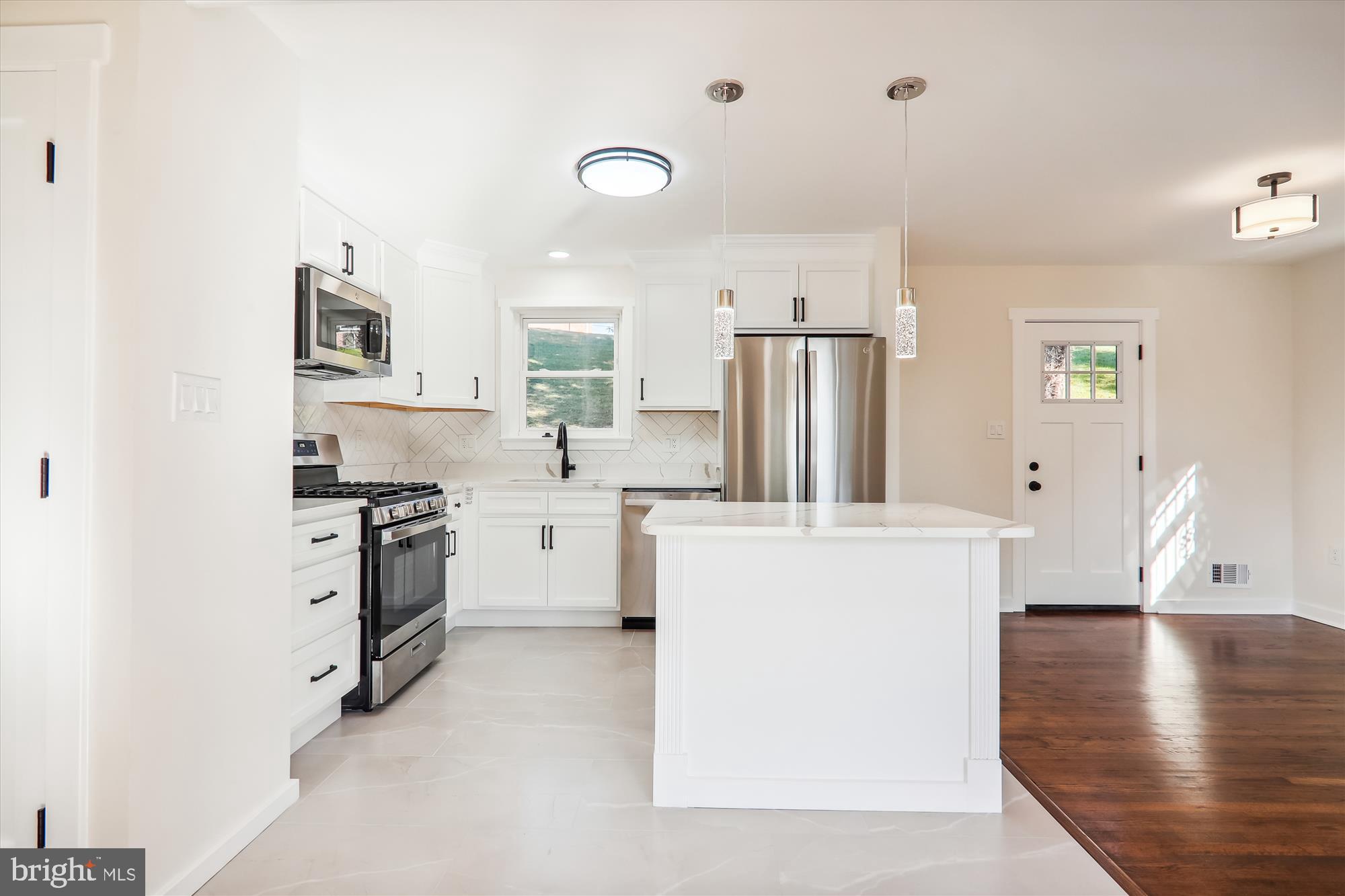 CRESTVIEW MANOR - Residential