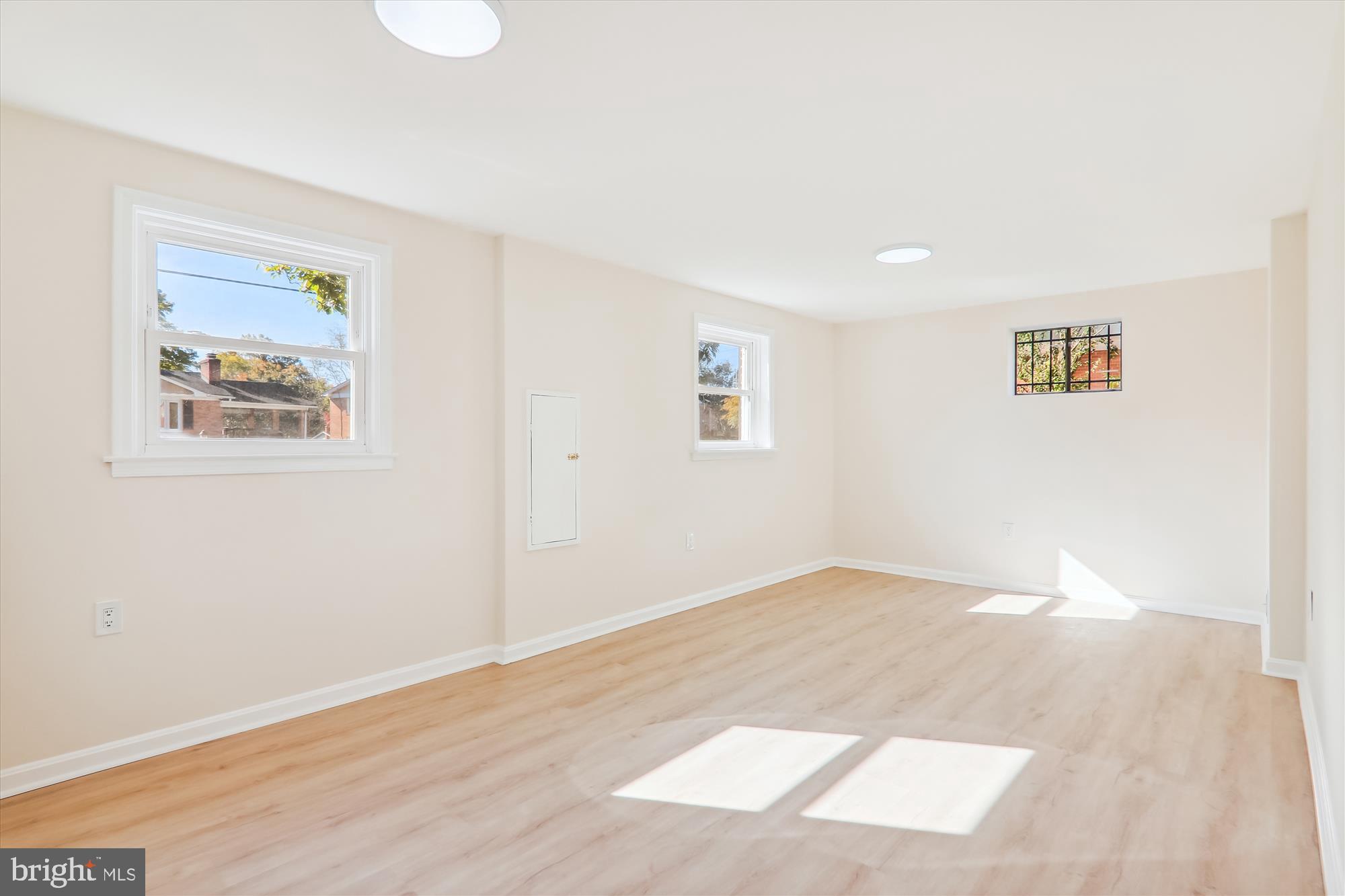 CRESTVIEW MANOR - Residential