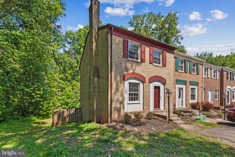 Photo of 14841 Maidstone Court, CENTREVILLE, VA 20120 (MLS # VAFX2314622)