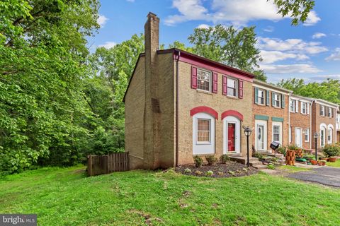 Photo of 14841 Maidstone Court, CENTREVILLE, VA 20120 (MLS # VAFX2314622)
