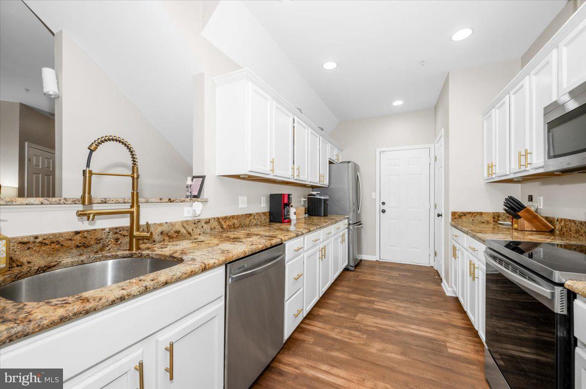 HAMPSHIRE HALL CONDO - Residential