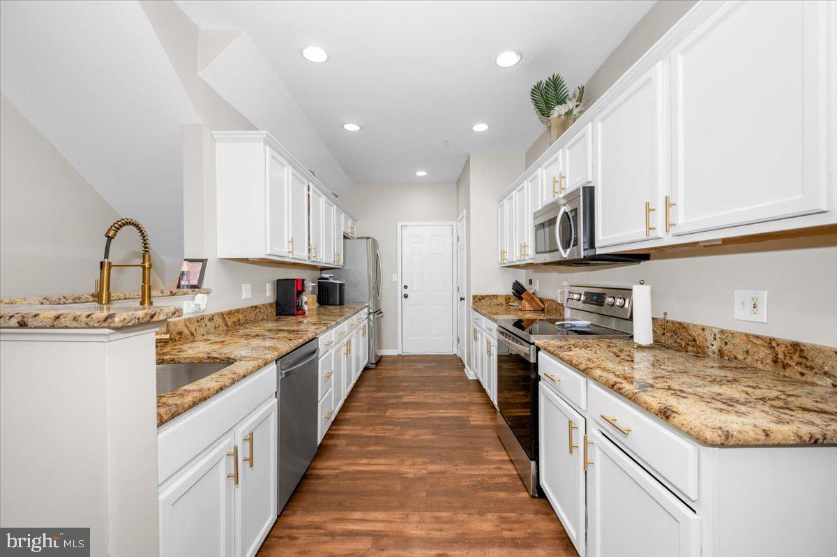 HAMPSHIRE HALL CONDO - Residential