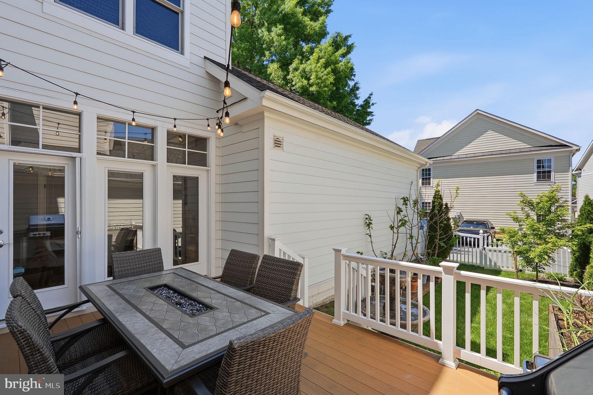 BETHESDA MEWS - Residential