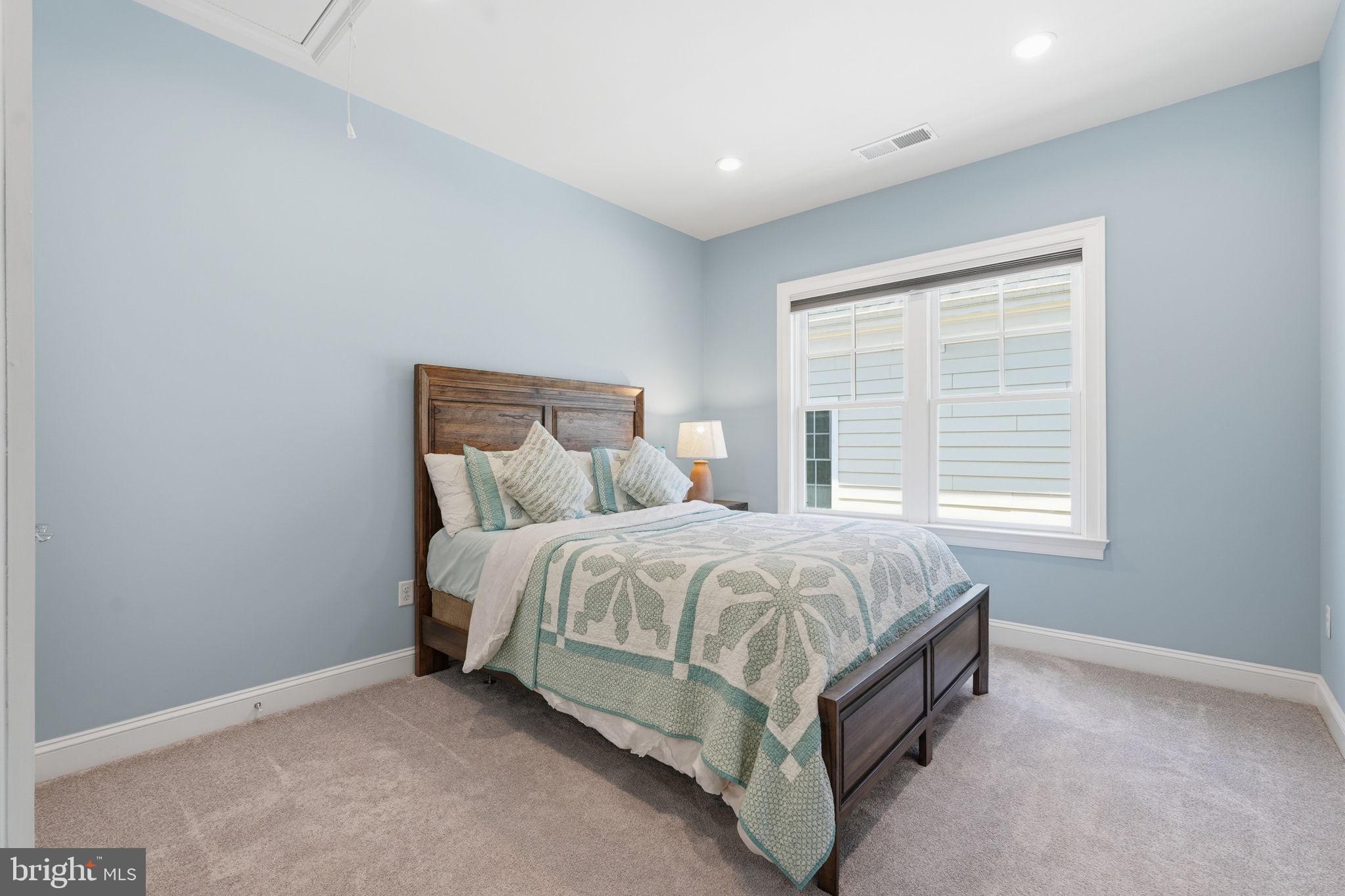 BETHESDA MEWS - Residential
