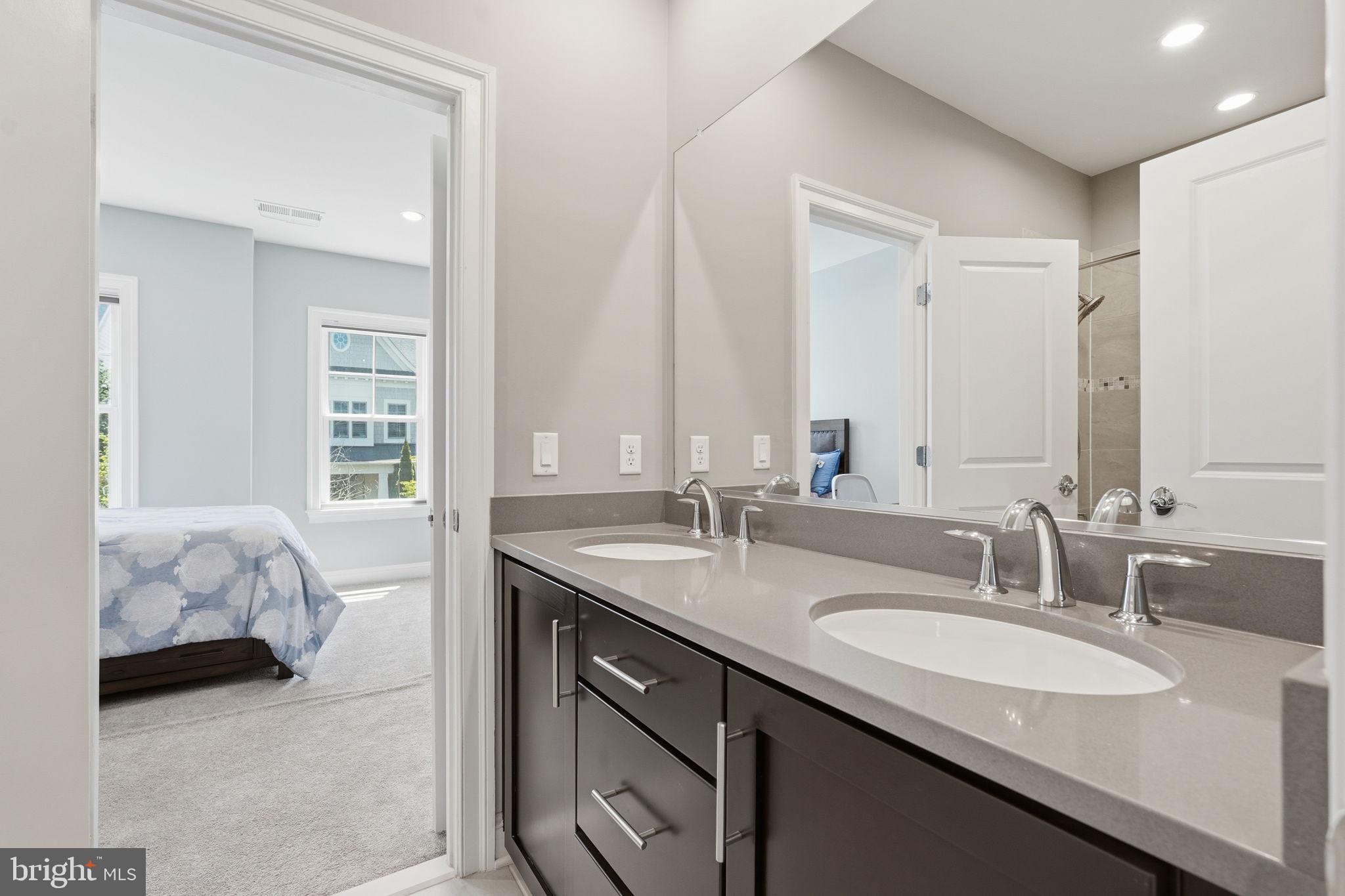 BETHESDA MEWS - Residential