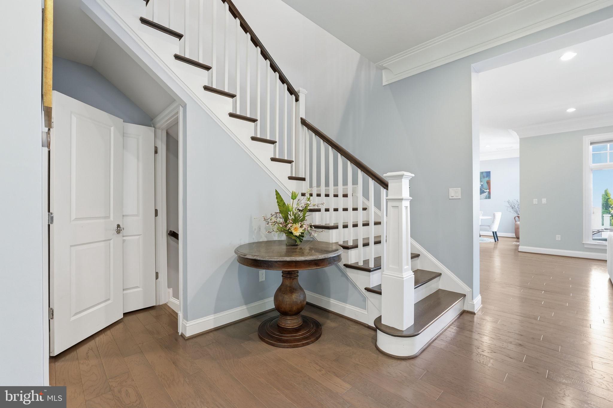 BETHESDA MEWS - Residential