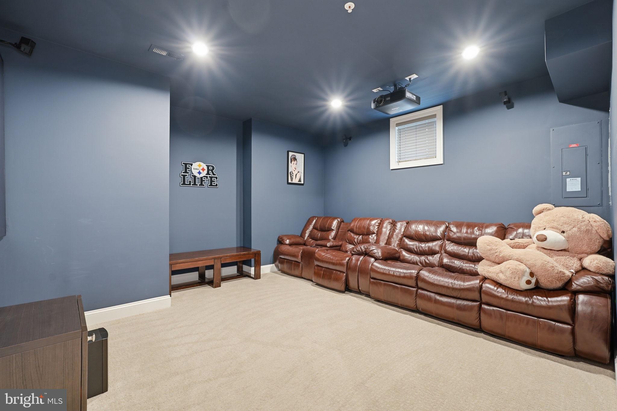 BETHESDA MEWS - Residential