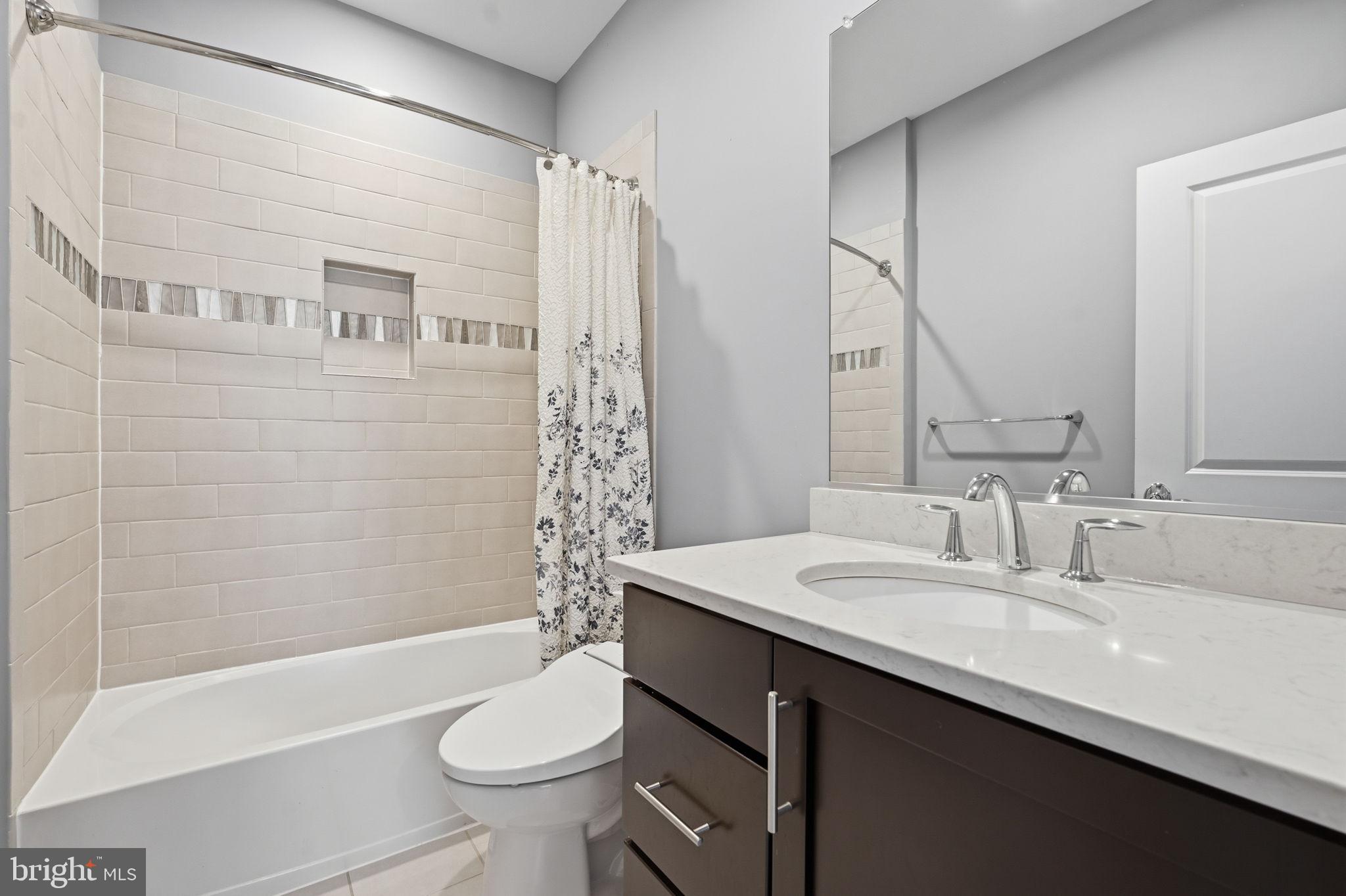 BETHESDA MEWS - Residential