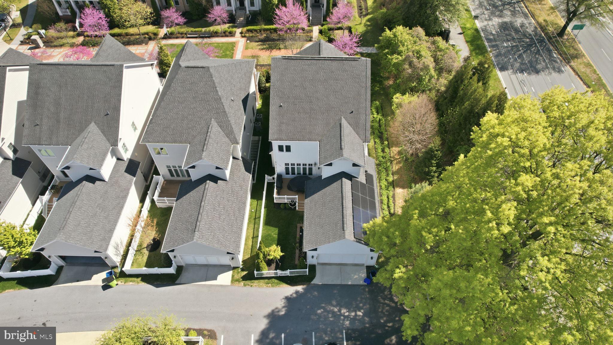 BETHESDA MEWS - Residential