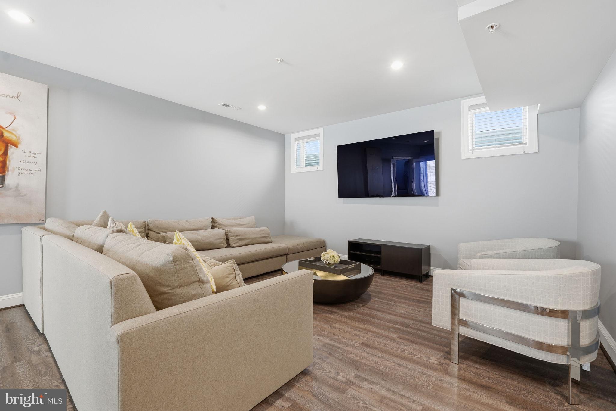 BETHESDA MEWS - Residential