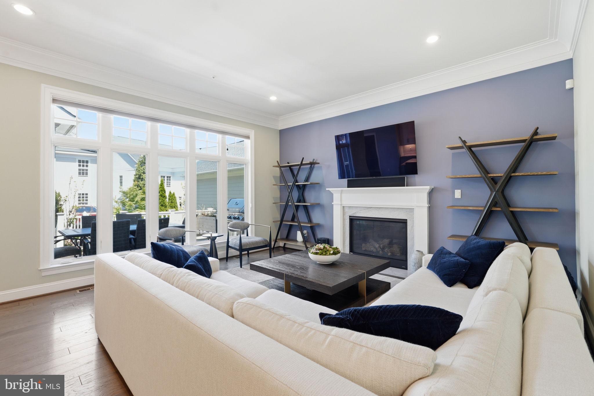 BETHESDA MEWS - Residential