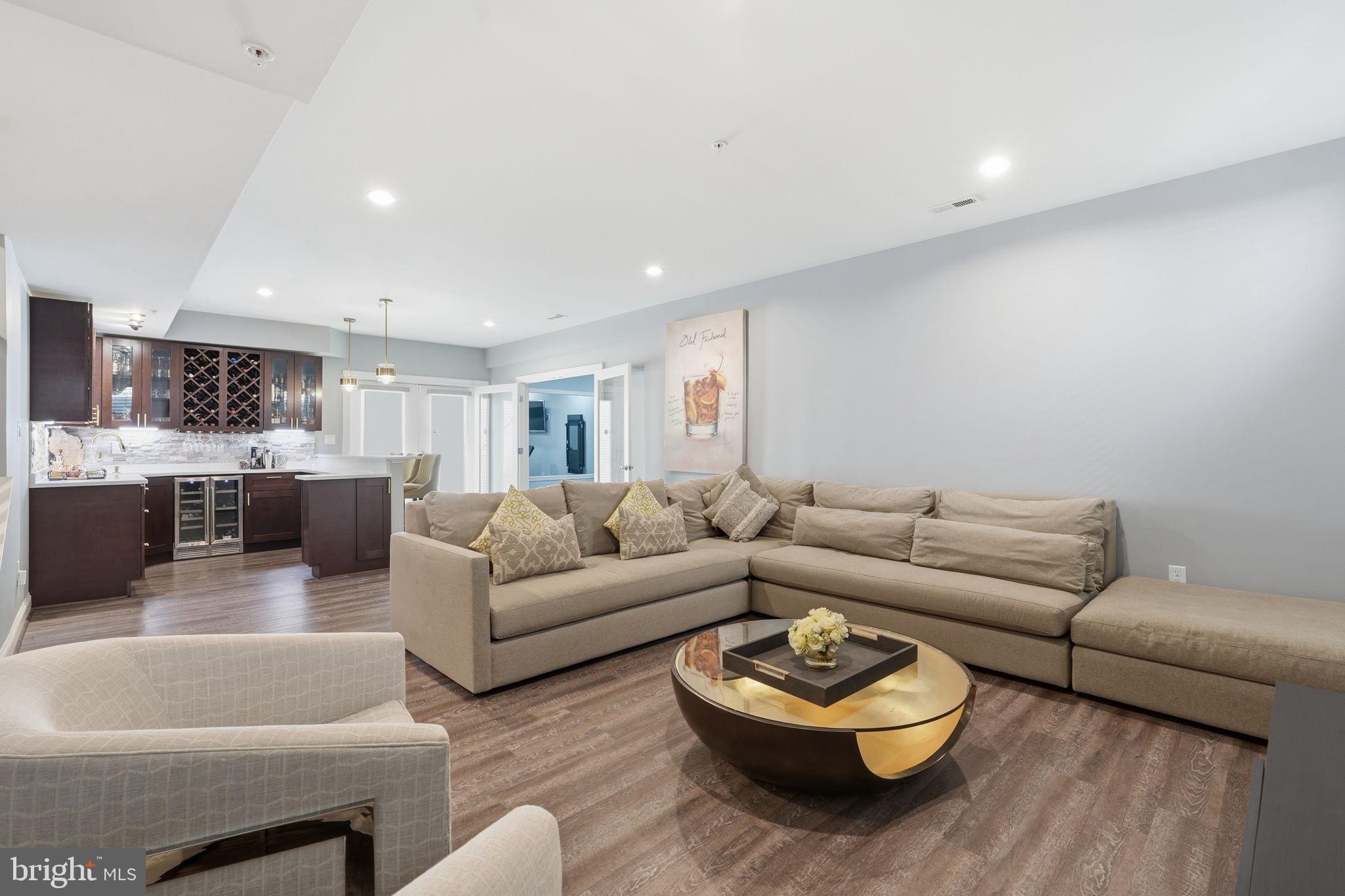 BETHESDA MEWS - Residential