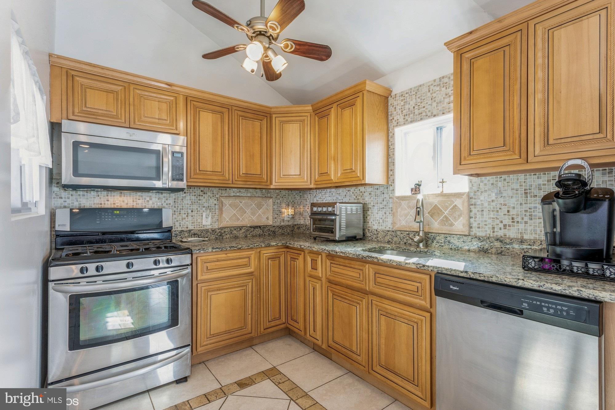 CALIFORNIA GROVE - Residential