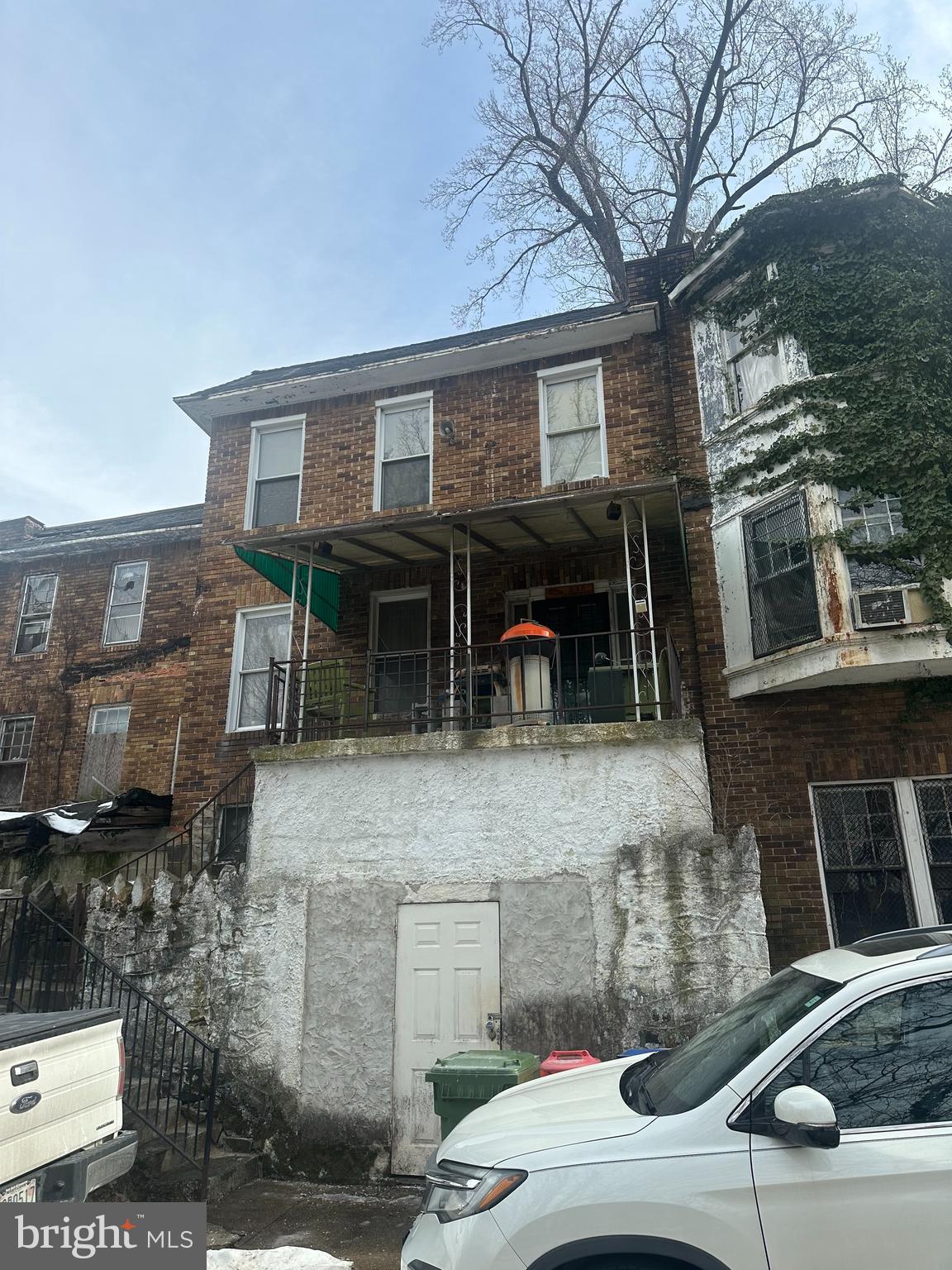 Easy to Show! Previous Buyer had accident and could not perform - Title is completely done and ready to close ASAP. Investor Special but Also turn key Livable. Sellers have been here for 37 years! Moving down south to NC. Live in it, Fix and Flip or Hold it! Massive main bedroom on this 3 Bed unit but could easily convert back to 4br. BRRR doesn't just mean it's really cold....It's Modeled to Perfection served up on a silver platter with plenty of equity baked in even after renovations. Pick this property up at $65k and be all in under 70% LTV – perfect for a DSCR refi within 6-8 months.