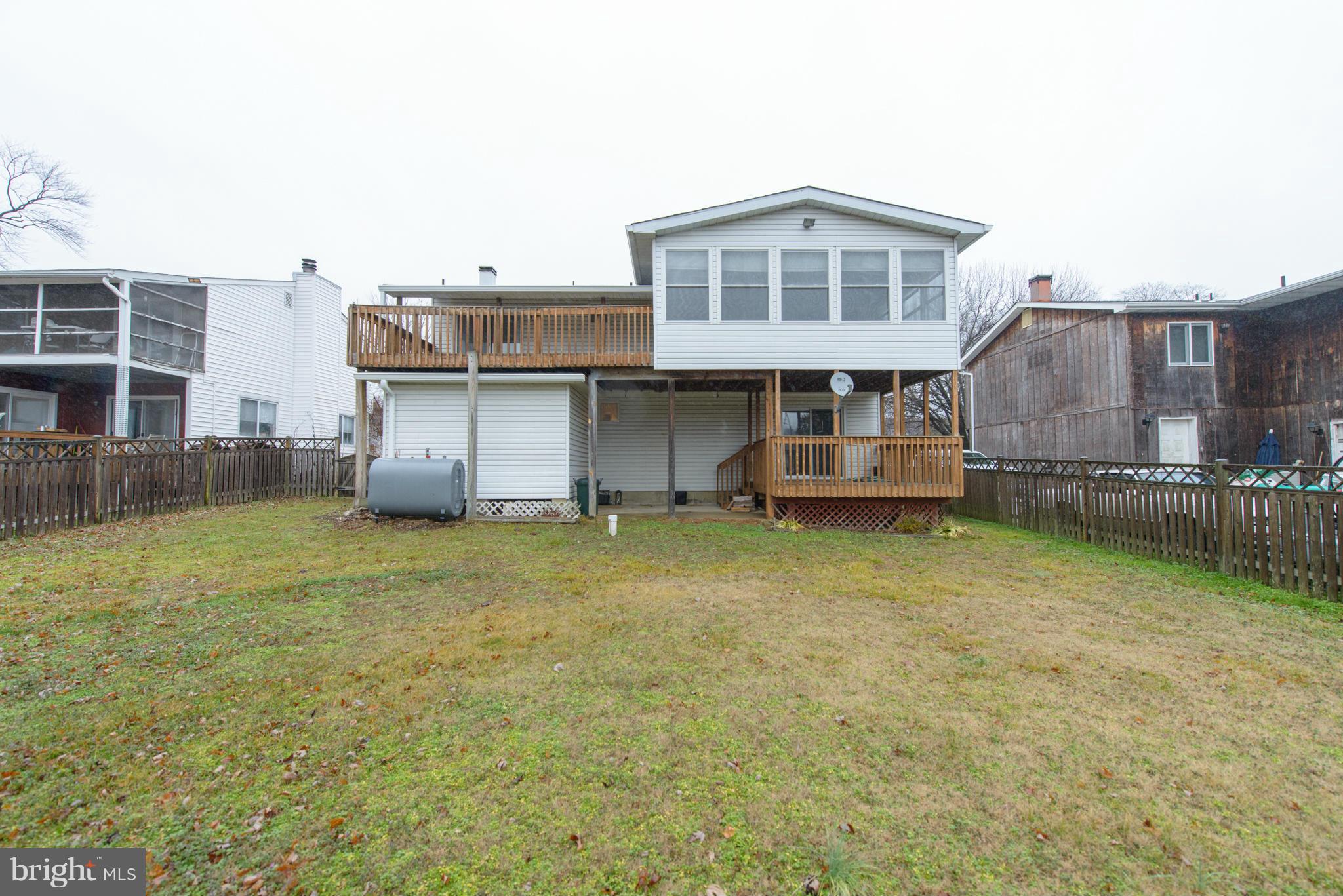 WOODLAND BEACH - Residential Lease