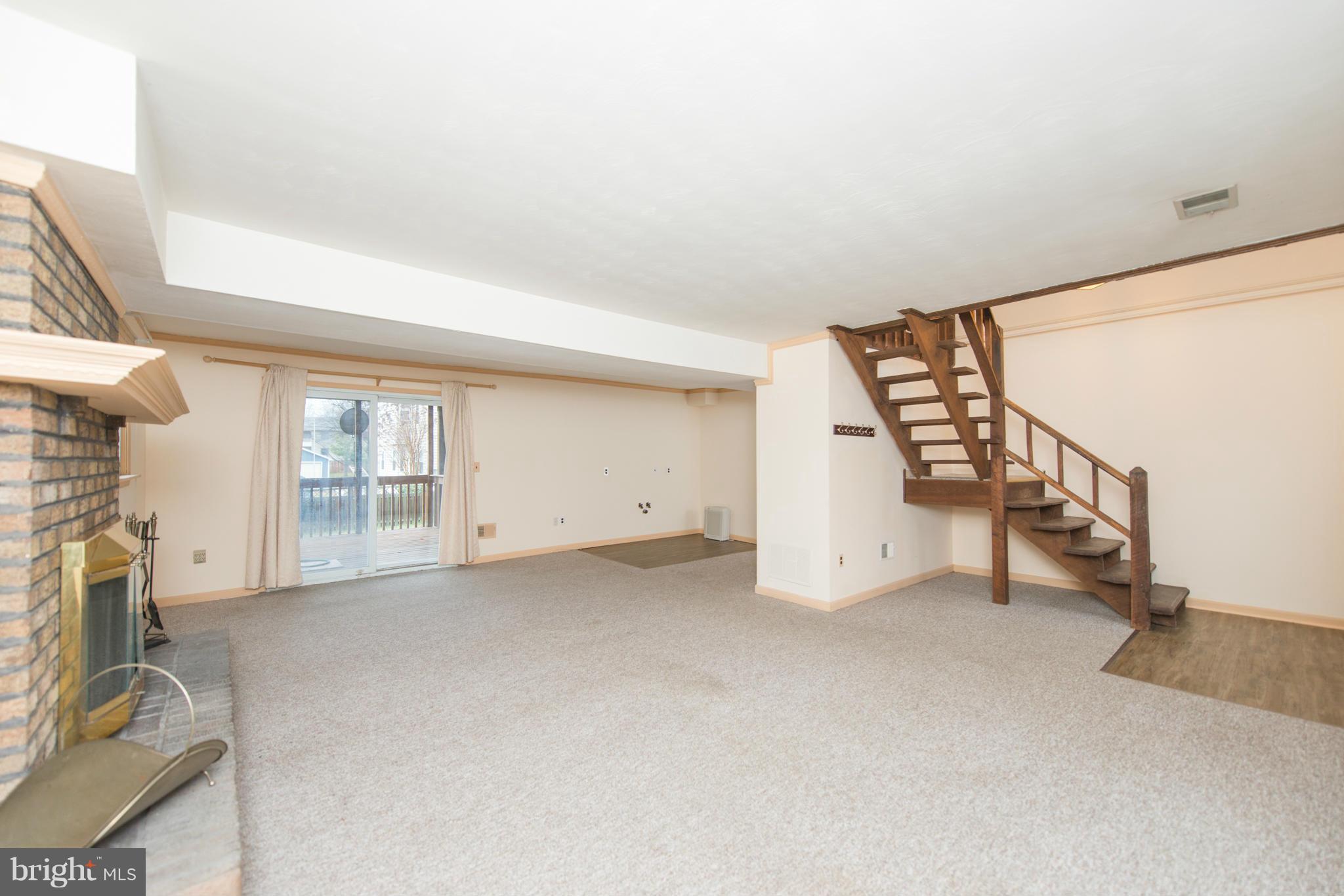 WOODLAND BEACH - Residential Lease