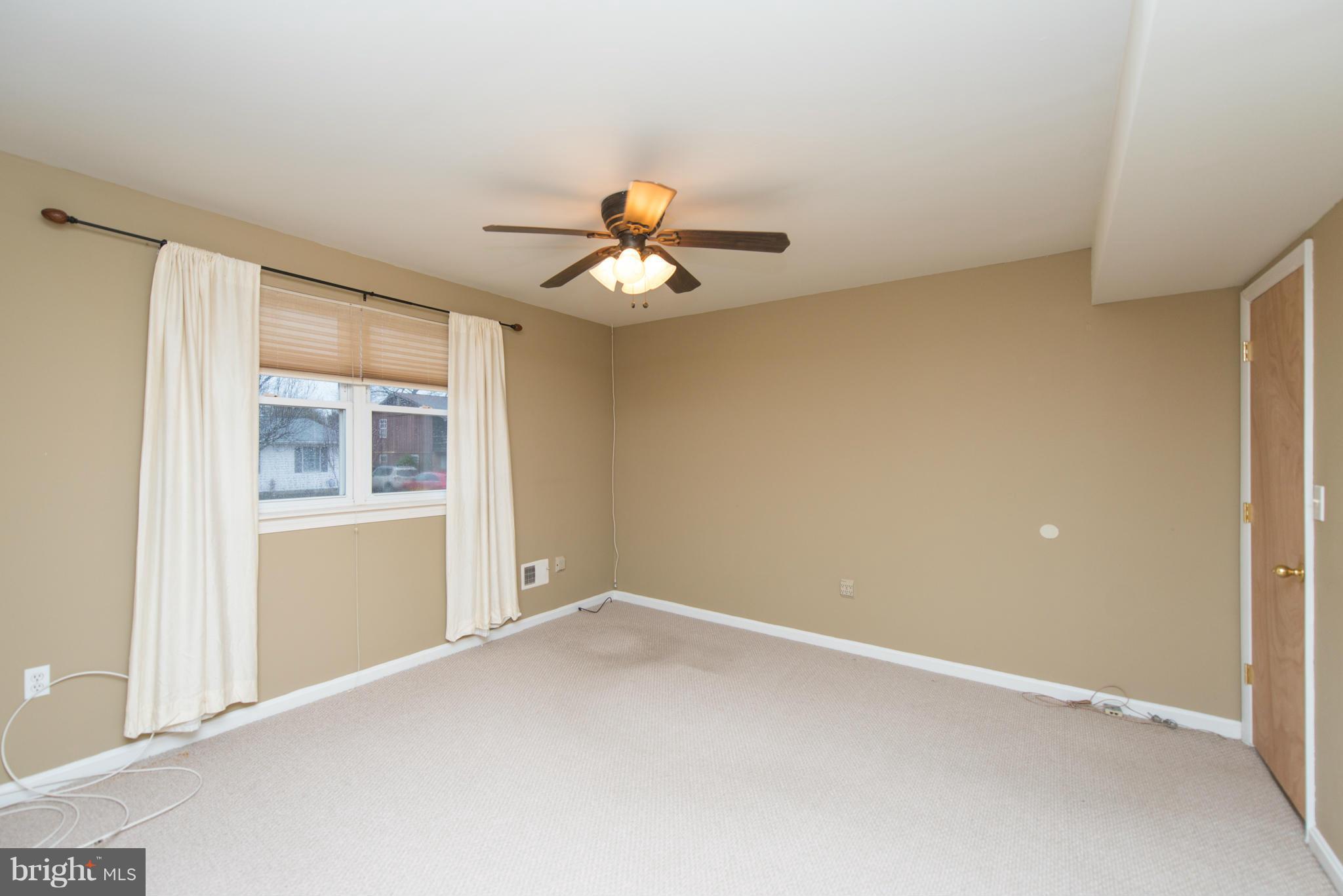 WOODLAND BEACH - Residential Lease