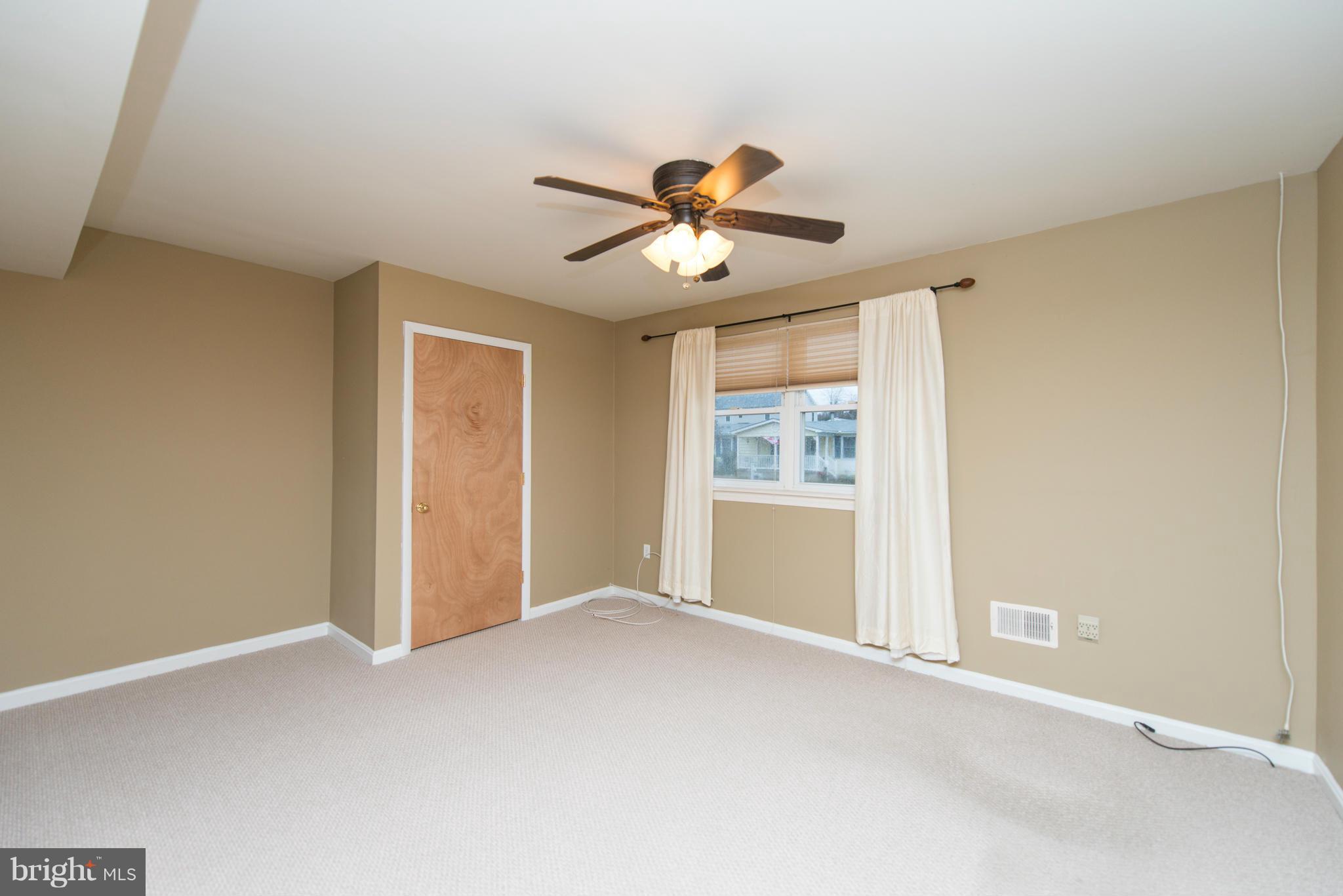 WOODLAND BEACH - Residential Lease