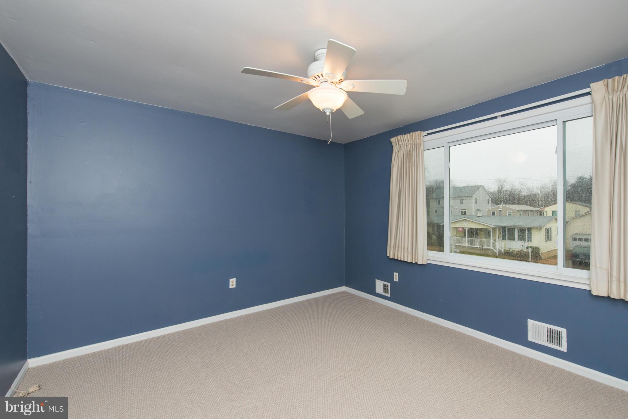 WOODLAND BEACH - Residential Lease