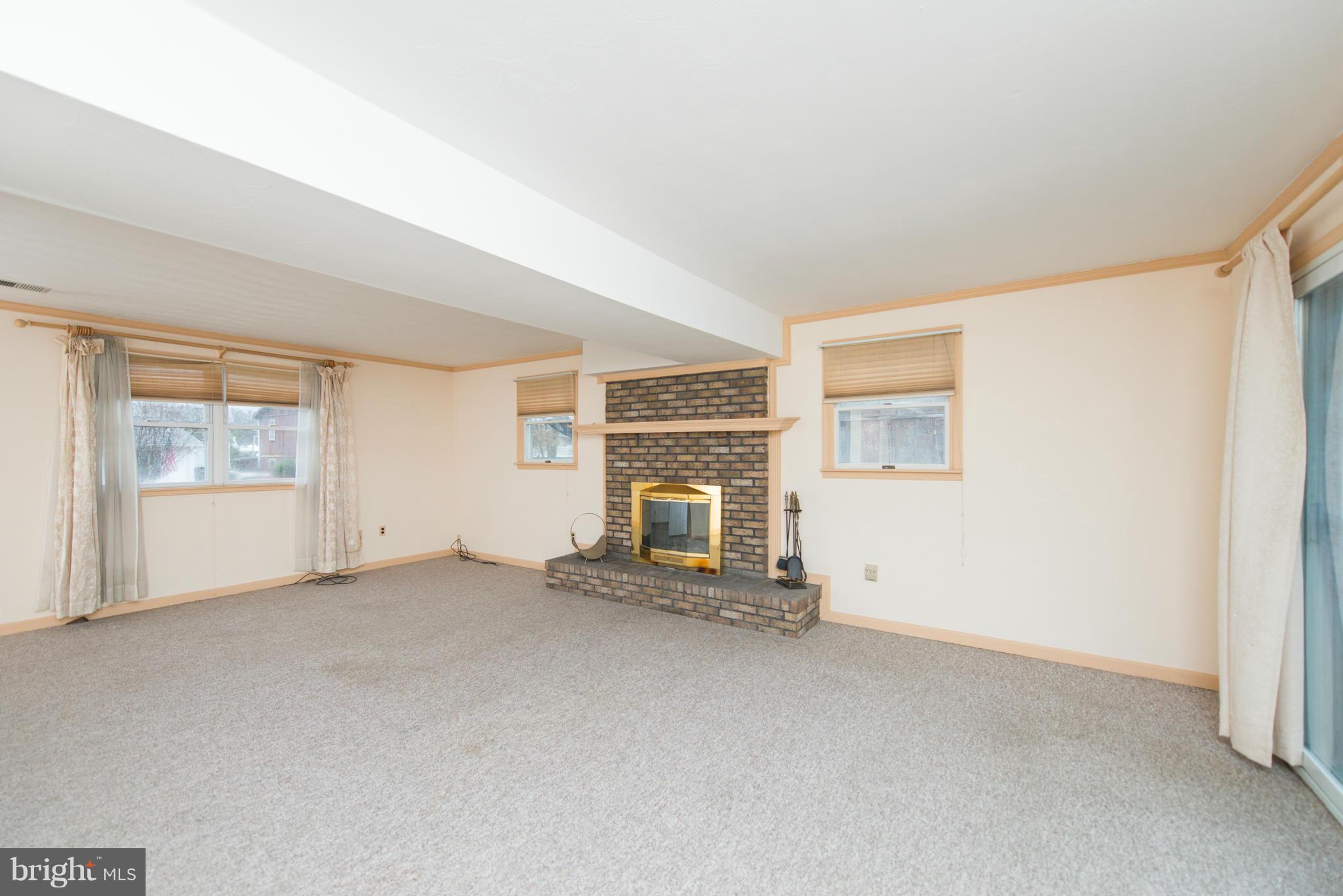 WOODLAND BEACH - Residential Lease