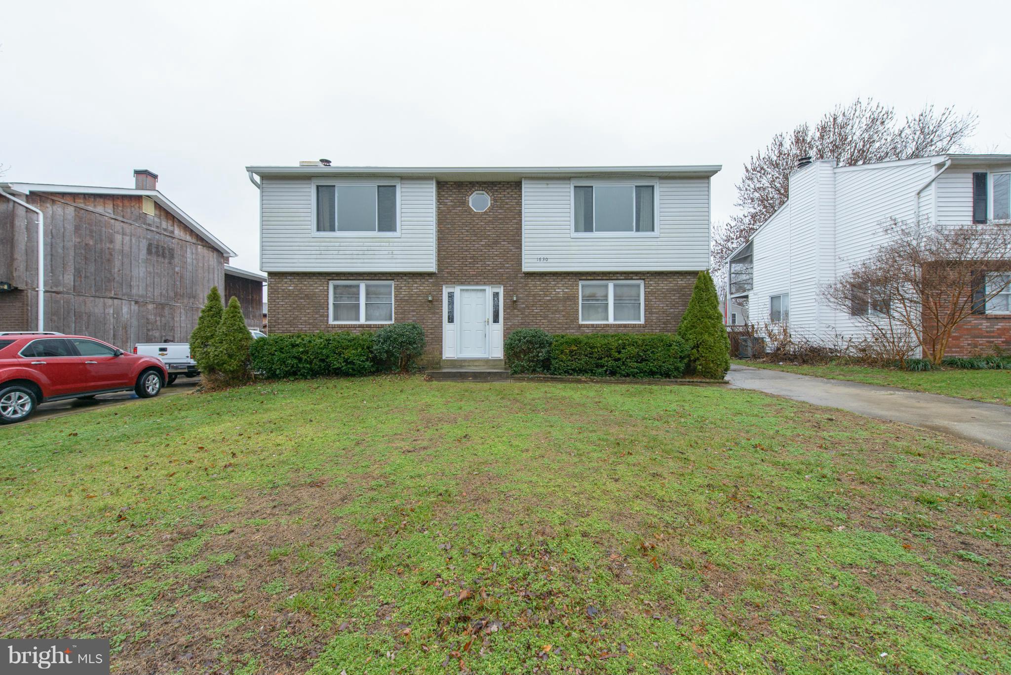 WOODLAND BEACH - Residential Lease