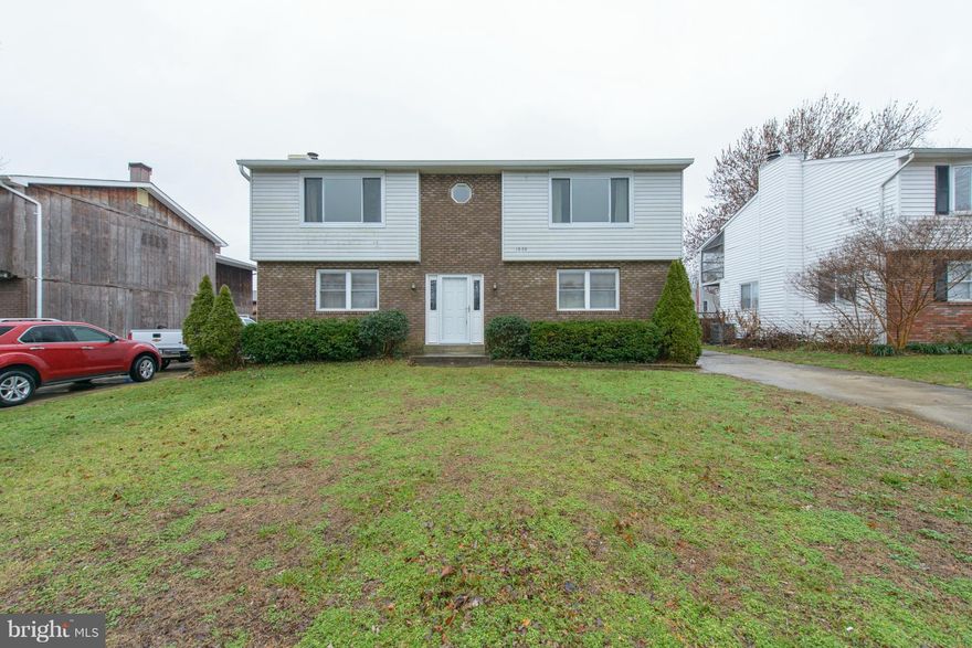 FOR RENT.  Great house close to community beaches. 3 bedrooms, 3 full baths, wood burning fireplace, large storage area/workshop.  Water views  from the porch and deck.  Super close to community dock, beaches and playgrounds.  Fully fenced yard, three seasons room with windows all around.  Pets case by case basis.