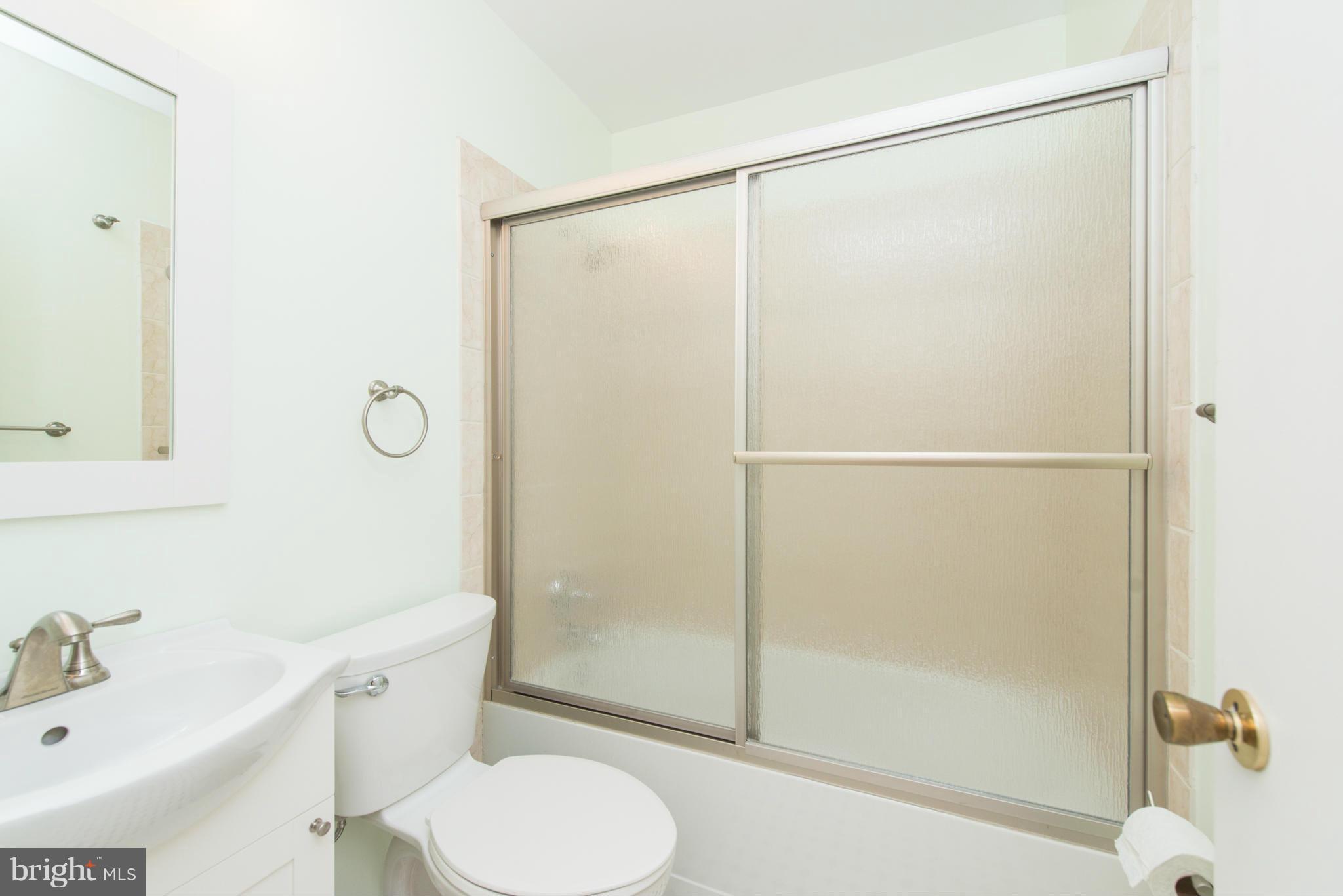 WOODLAND BEACH - Residential Lease