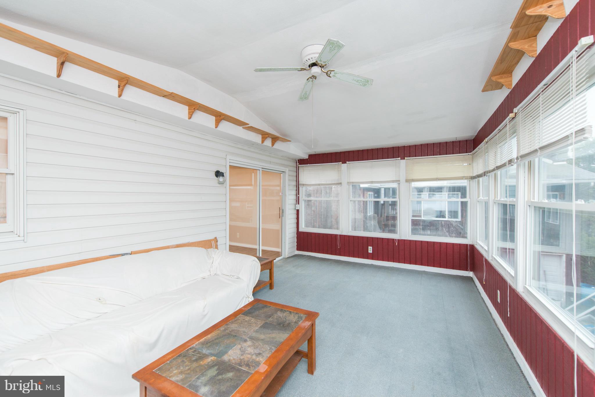 WOODLAND BEACH - Residential Lease