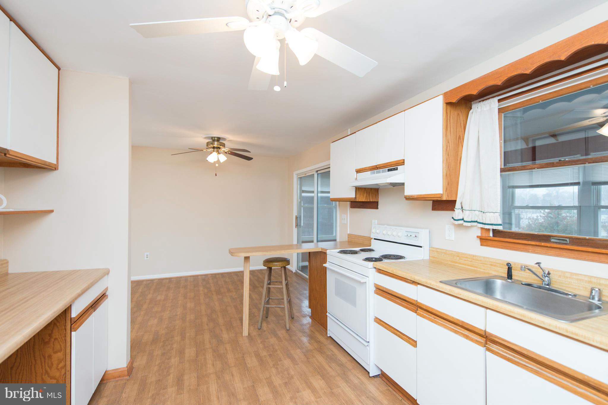 WOODLAND BEACH - Residential Lease