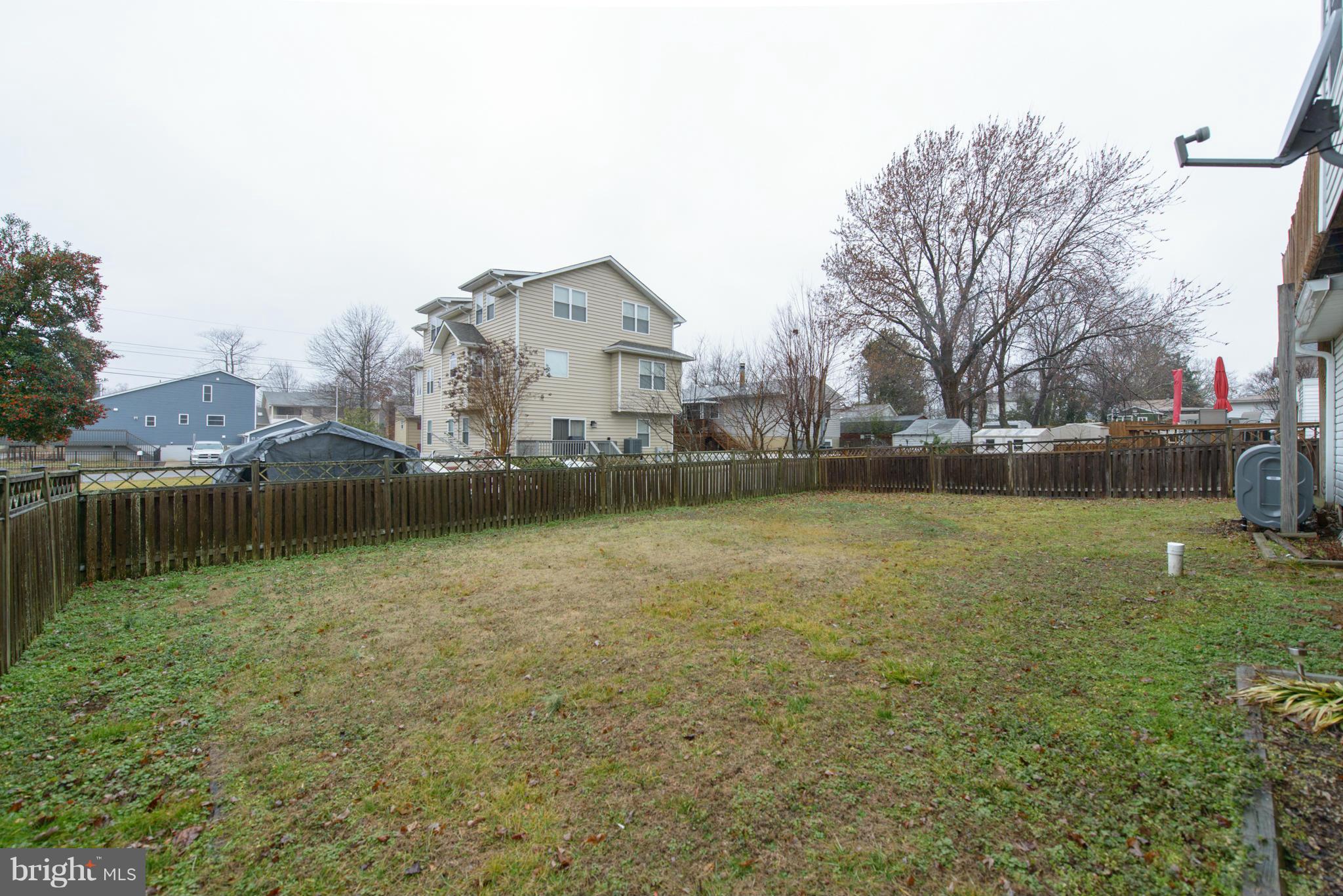 WOODLAND BEACH - Residential Lease