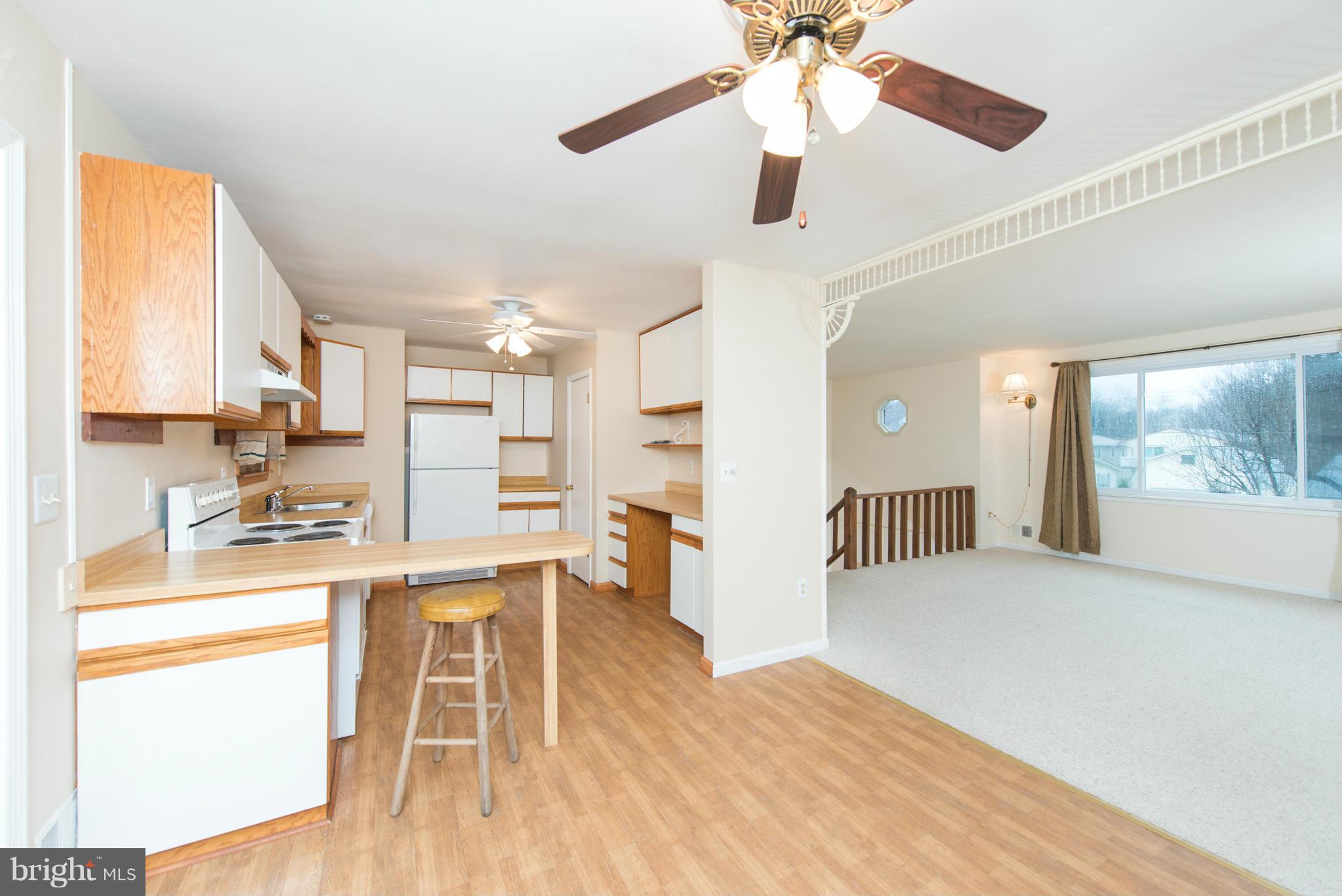 WOODLAND BEACH - Residential Lease