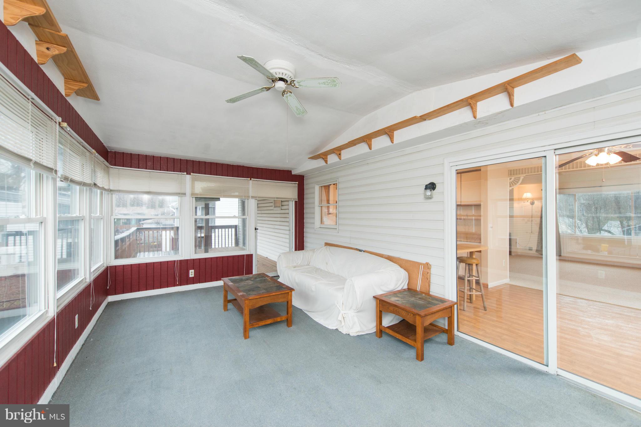 WOODLAND BEACH - Residential Lease