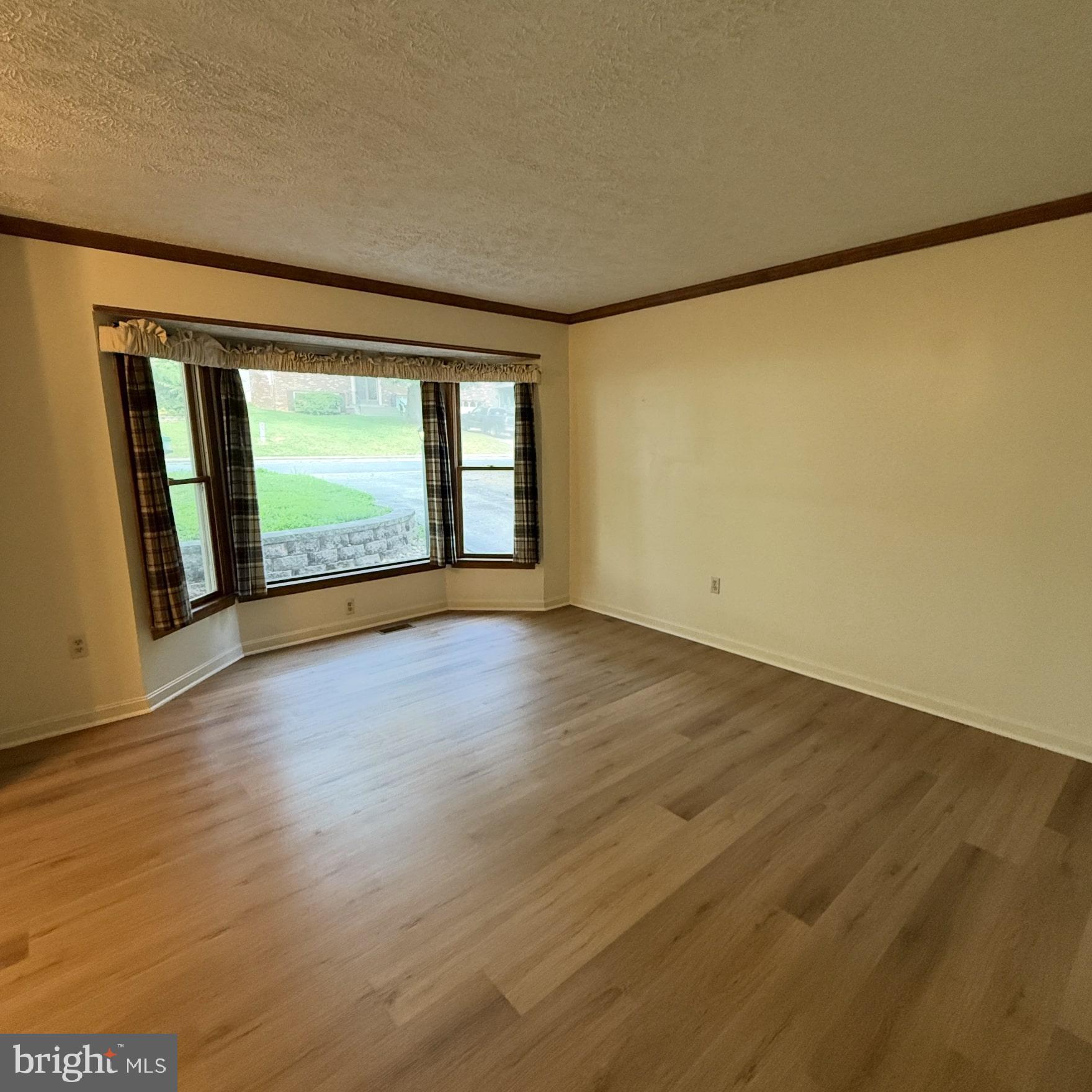 COUNTRY CLUB LAKE - Residential Lease