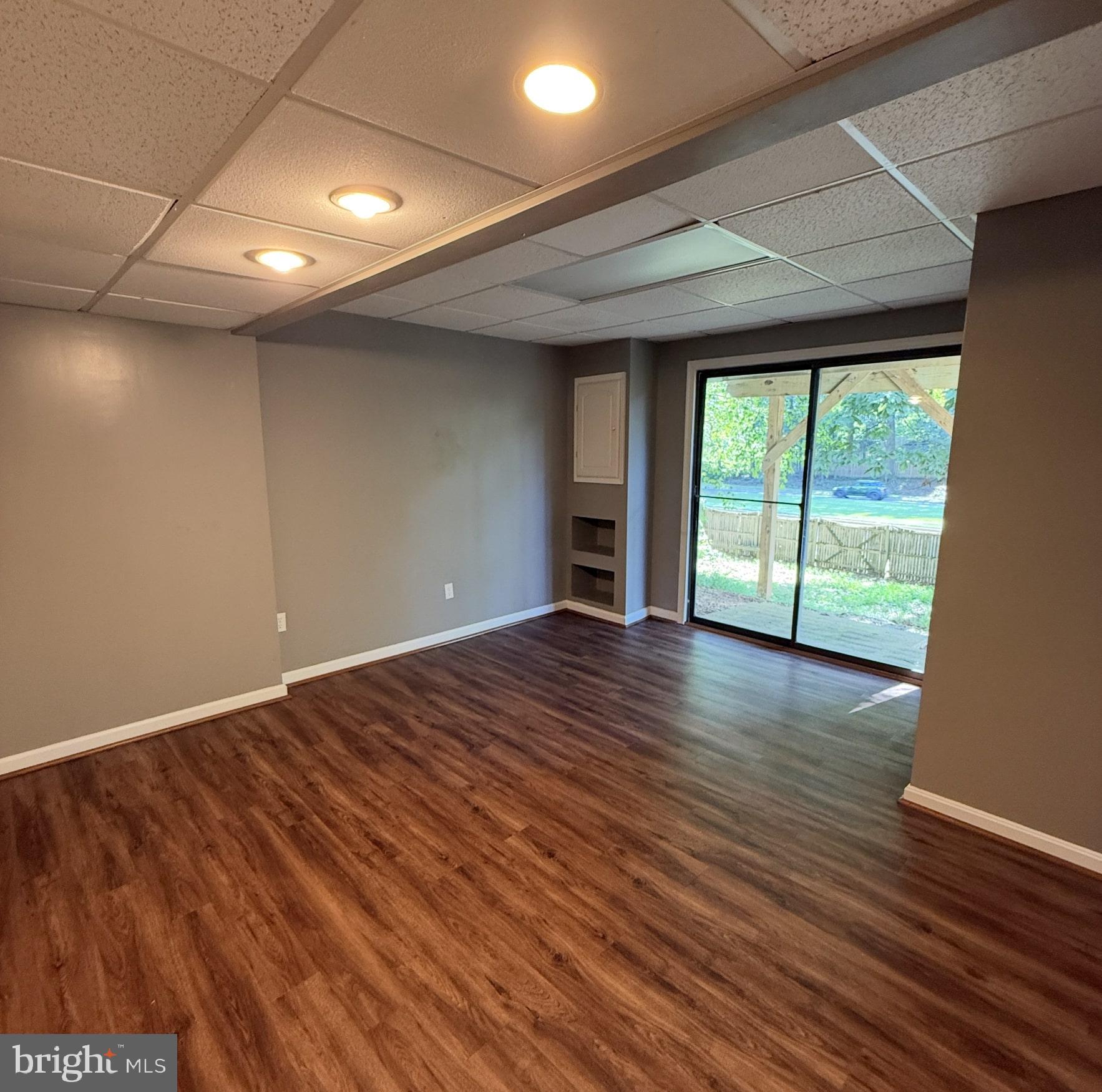 COUNTRY CLUB LAKE - Residential Lease