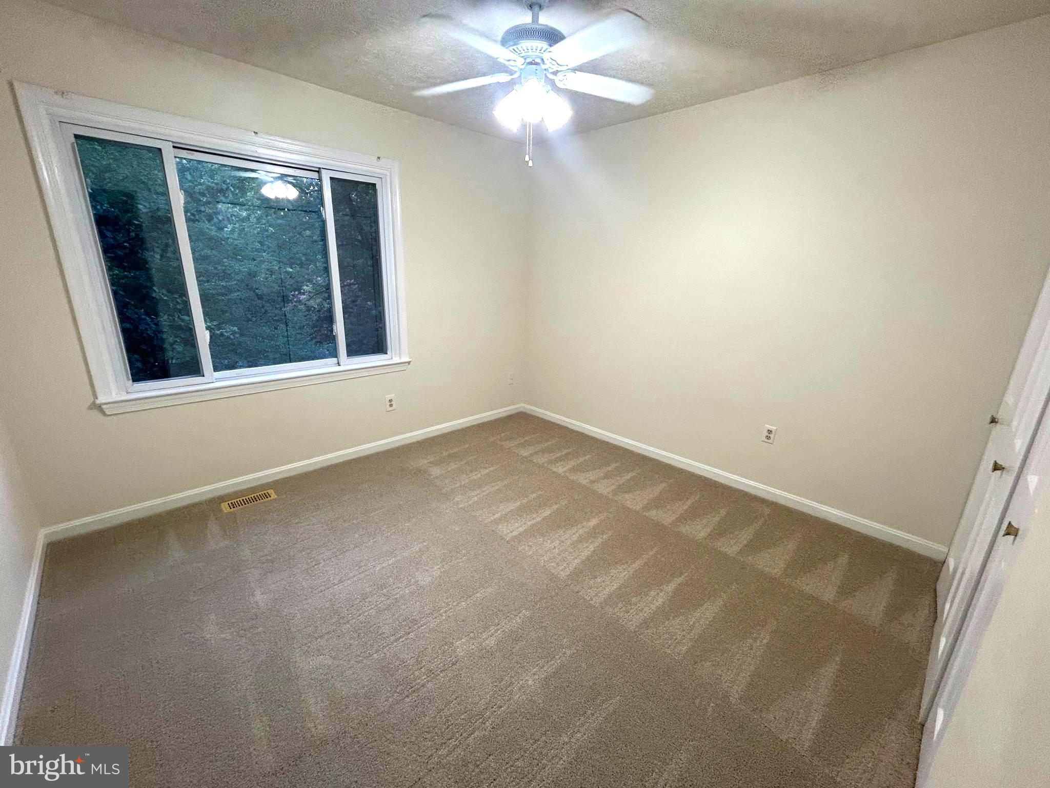 COUNTRY CLUB LAKE - Residential Lease