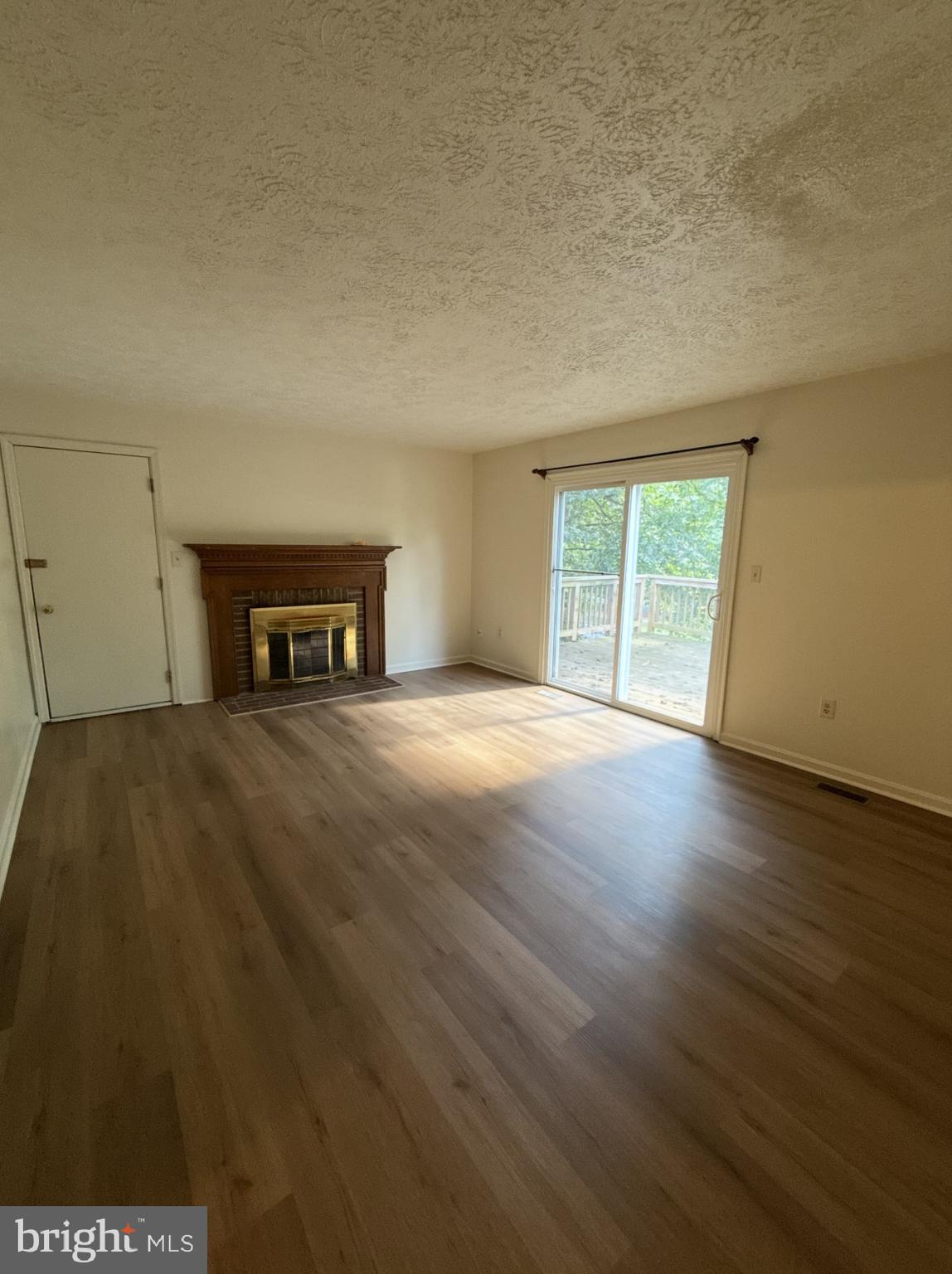 COUNTRY CLUB LAKE - Residential Lease