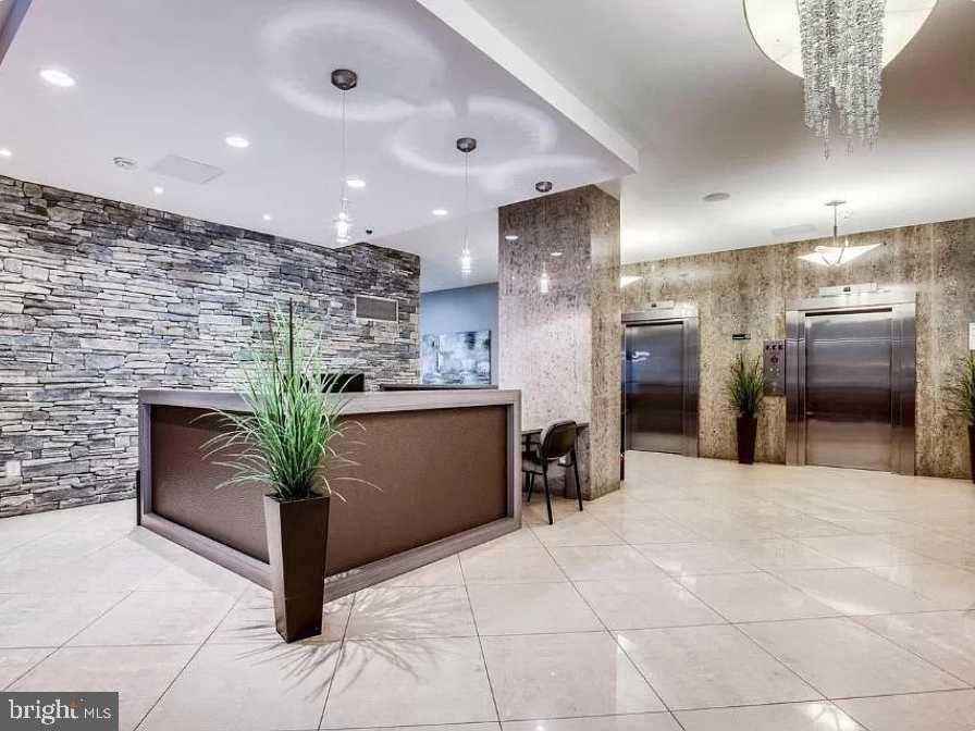 RIVER PLACE SOUTH - Residential