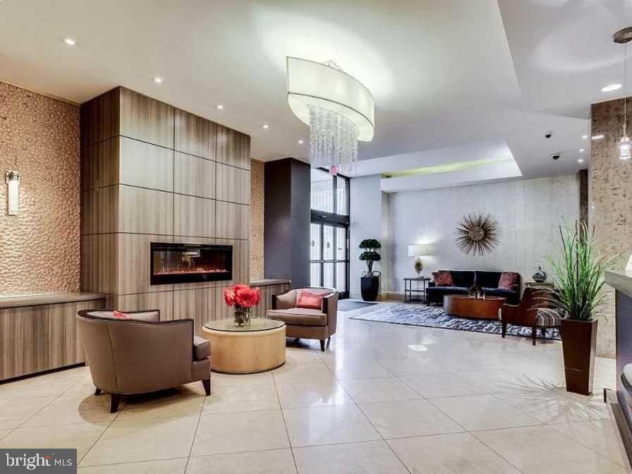 RIVER PLACE SOUTH - Residential